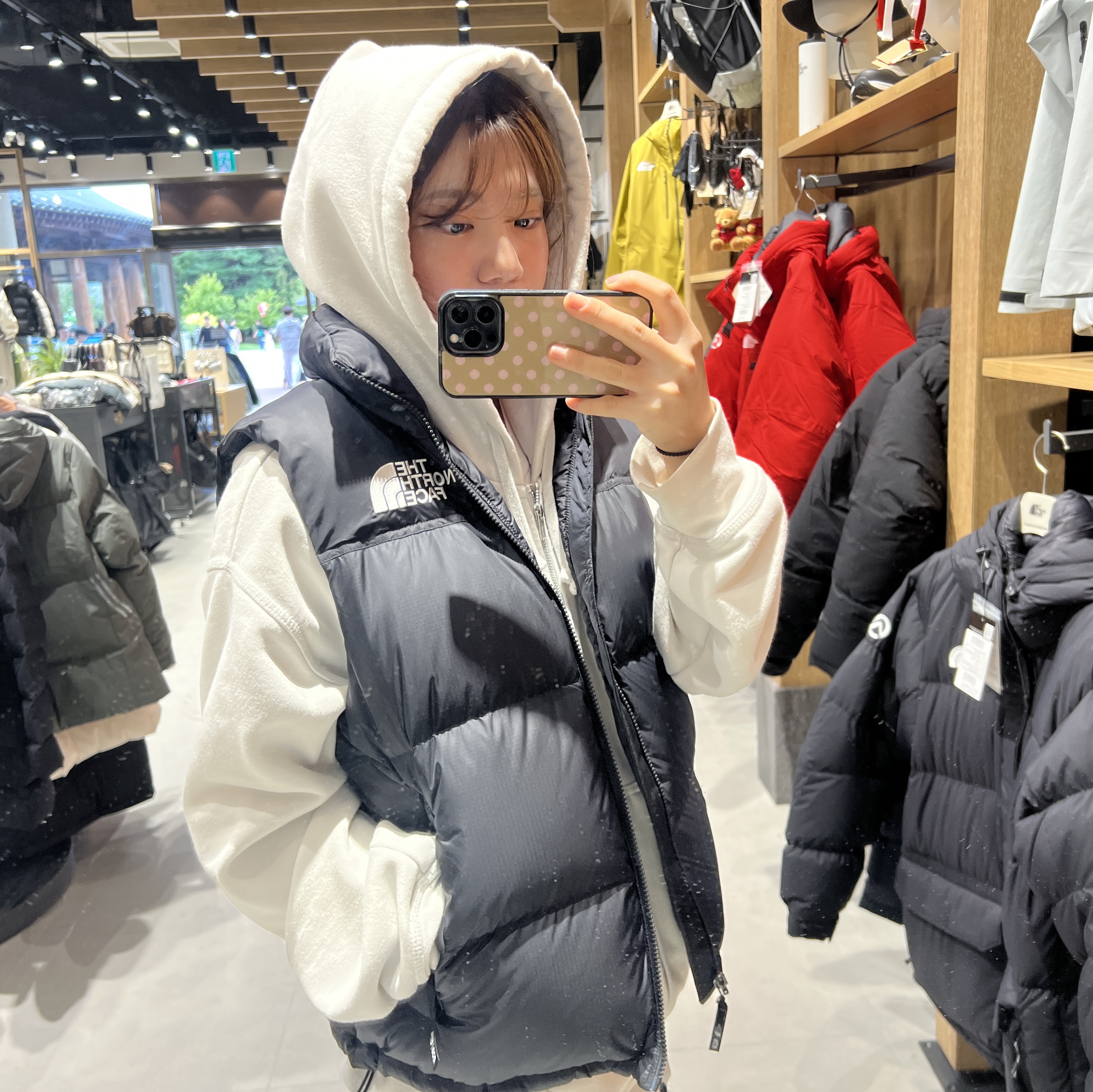 The North Face 1996 Retro Nuptse Vest Black 착용 스타일