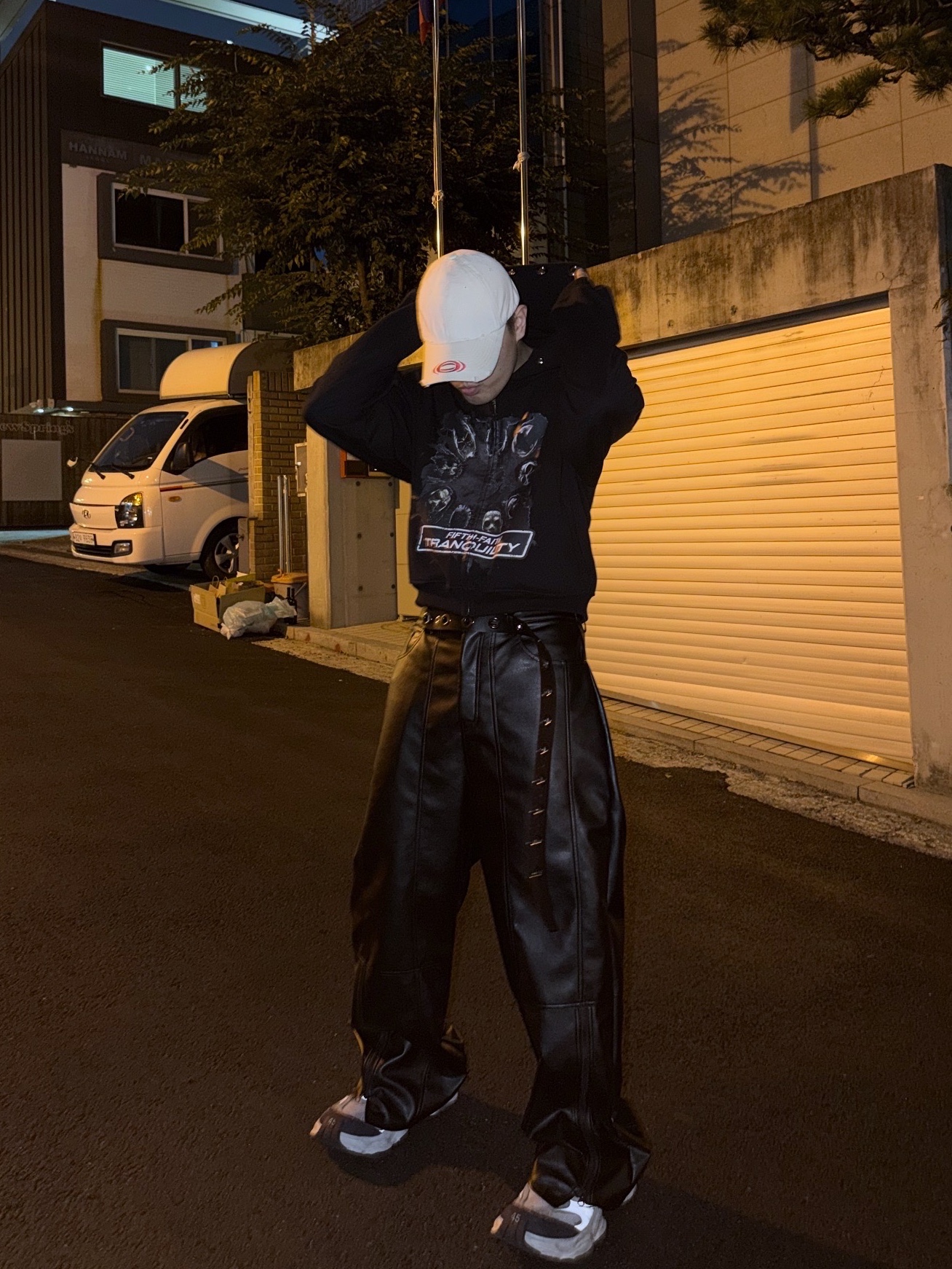 CSC Tranquility Hoodie Zip Up Black, Civision by CSC Iconic Logo Cap Light Beige 착용 스타일 - 2