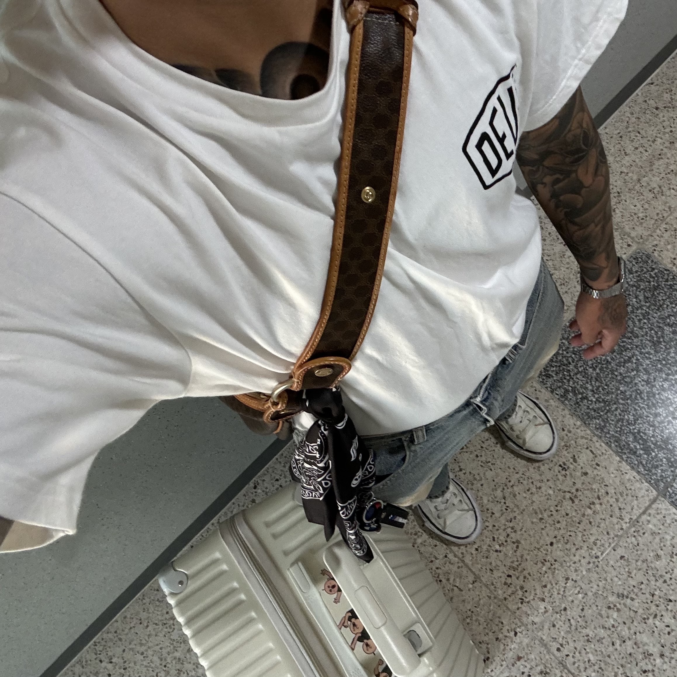 Deus Ex Machina Seoul College Address T-Shirt White, Maison Mihara Yasuhiro Peterson OG Sole Canvas Low Sneakers White 착용 스타일
