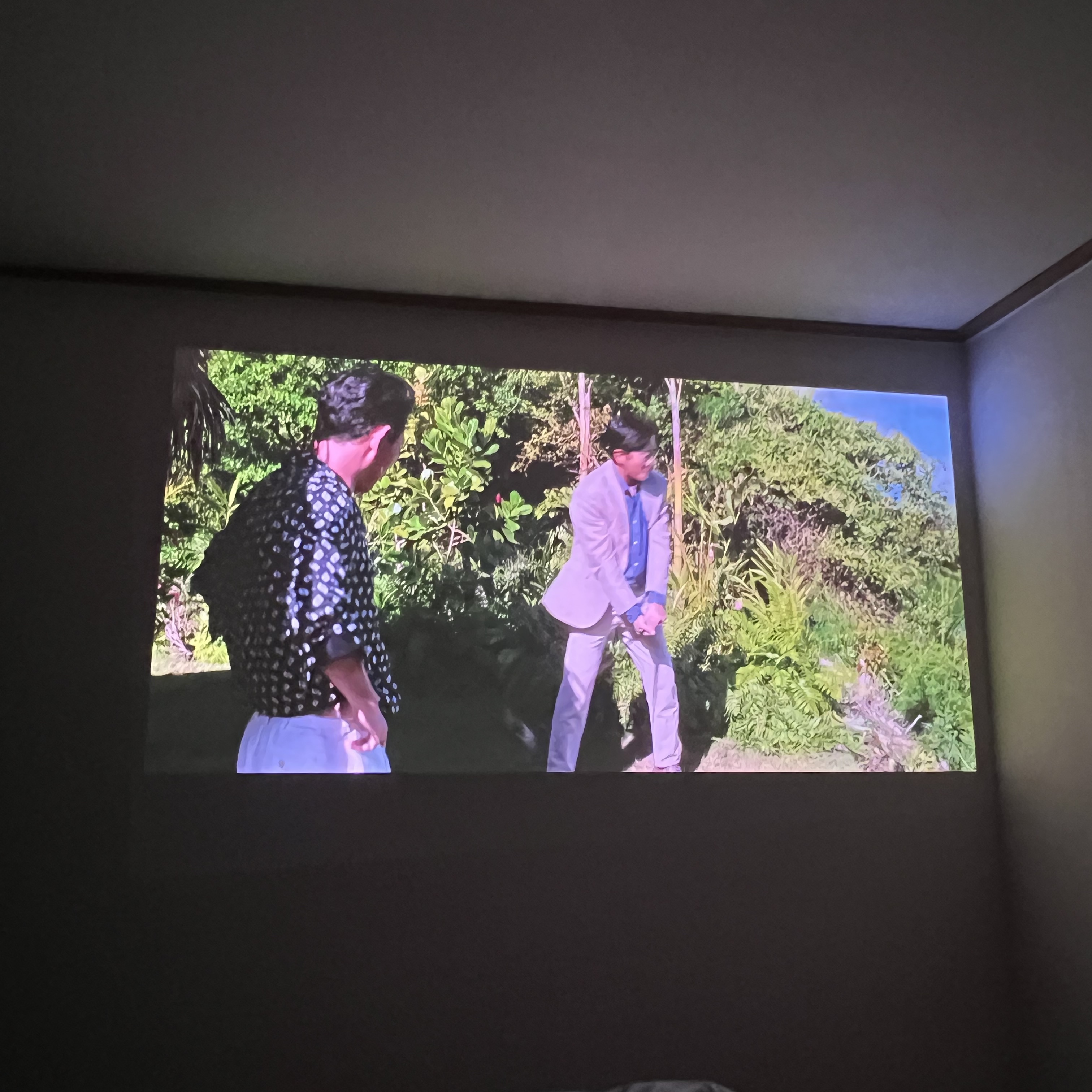 LG CineBeam Qube (Korean Ver.) 착용 스타일 - 1
