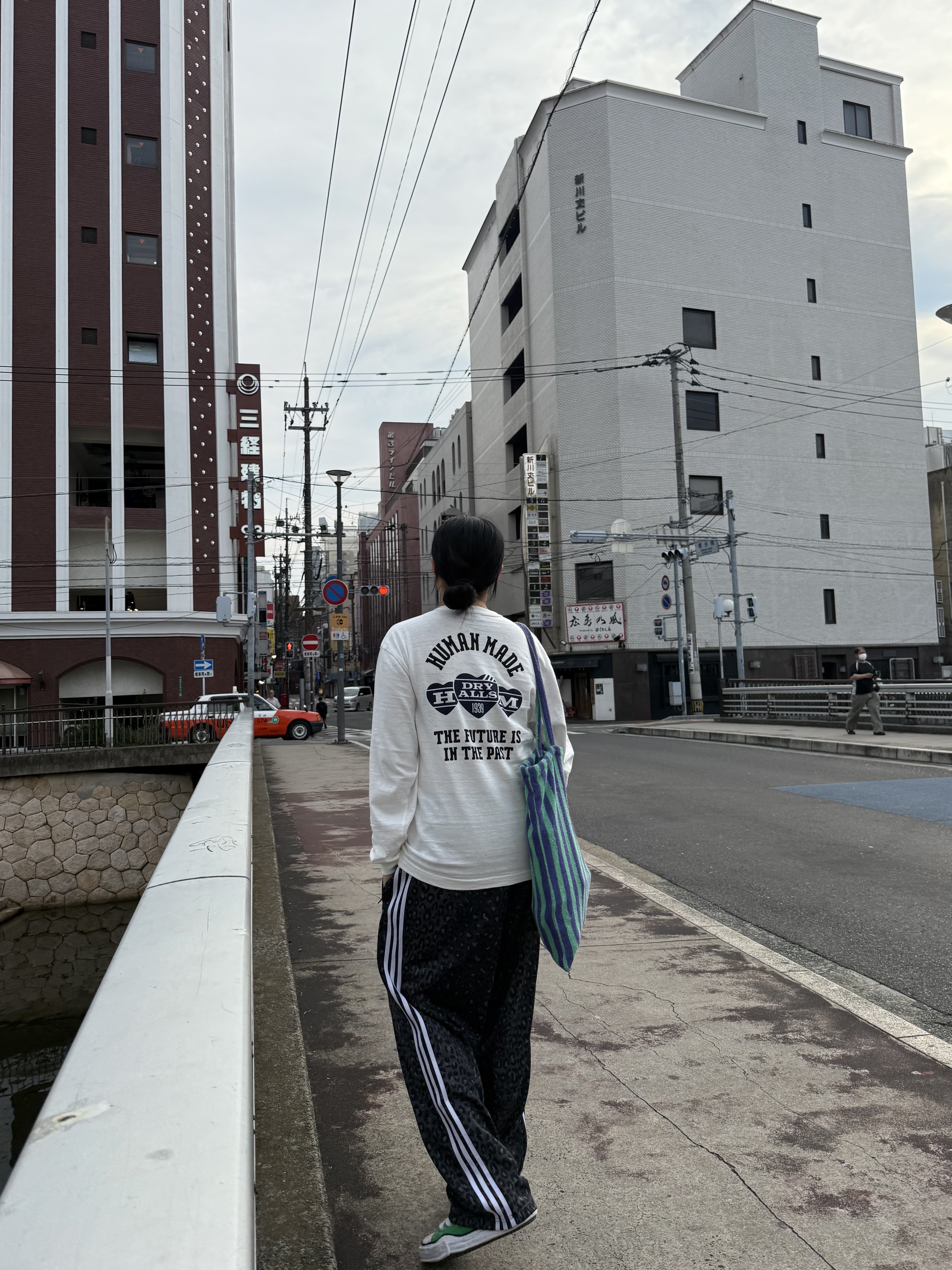 Human Made Graphic L/S T-Shirt White, Maison Mihara Yasuhiro Peterson OG Sole Canvas High-top Sneakers Green 착용 스타일 - 3