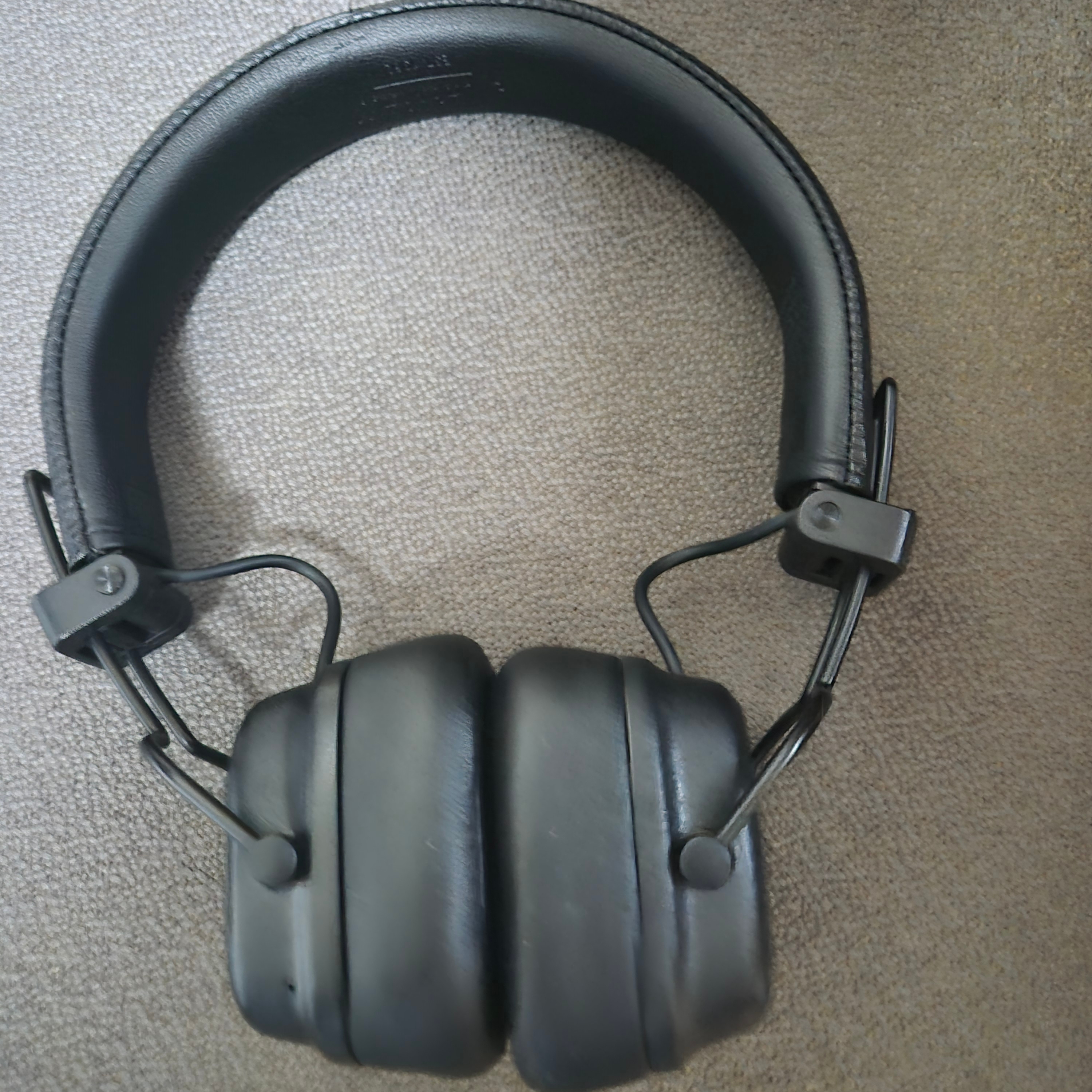 Marshall Major IV Black (Korean Ver.) 착용 스타일