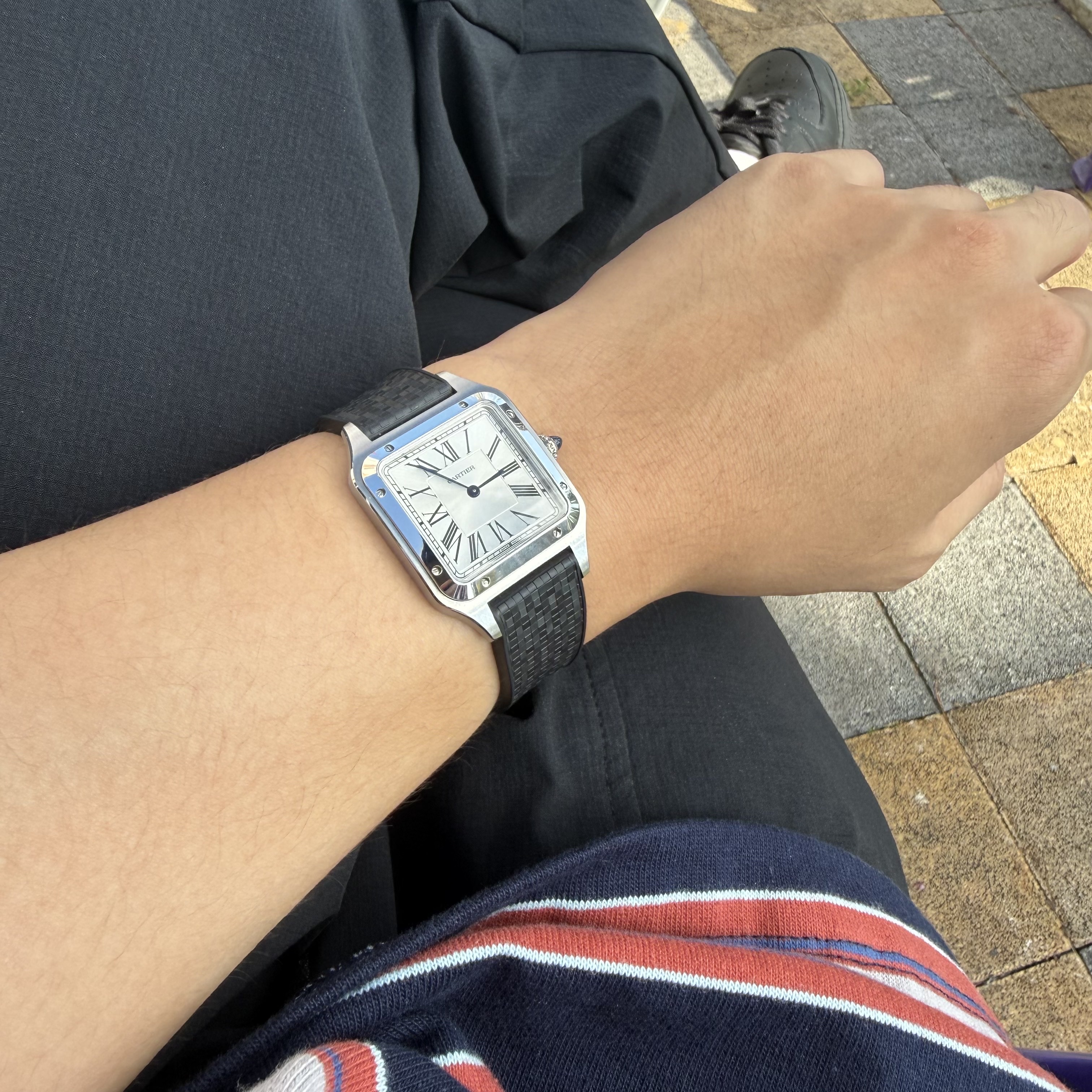 Cartier Santos Dumont Watch Large Quartz Steel Alligator Leather Navy Blue 착용 스타일