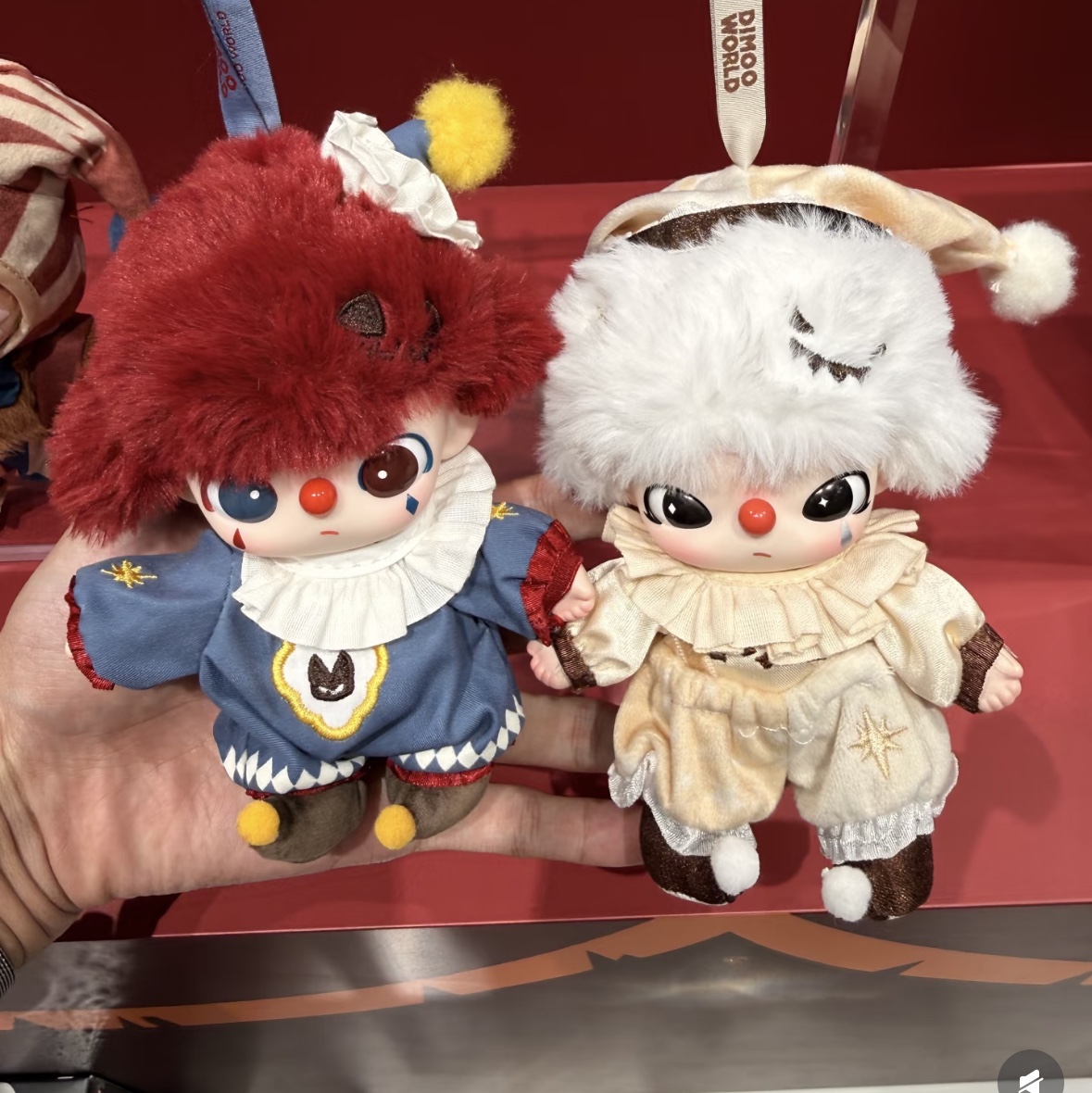 Pop Mart Why So Serious Series Vinyl Plush Pendant Lumino Feast (Opened Case), Pop Mart Why So Serious Series Vinyl Plush Pendant Flame Clown (Opened Case) 착용 스타일
