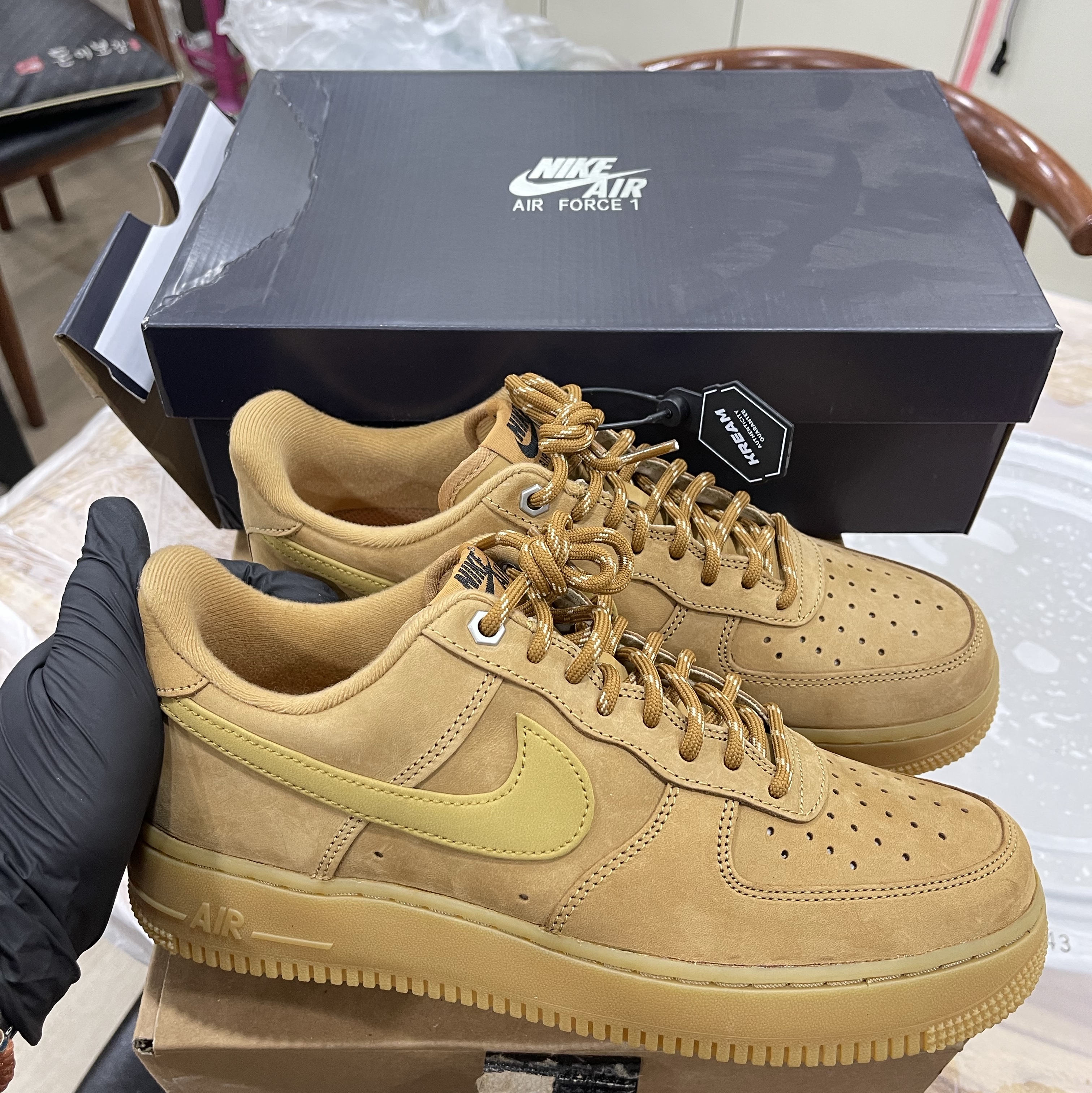 Nike Air Force 1 '07 WB Flax 착용 스타일