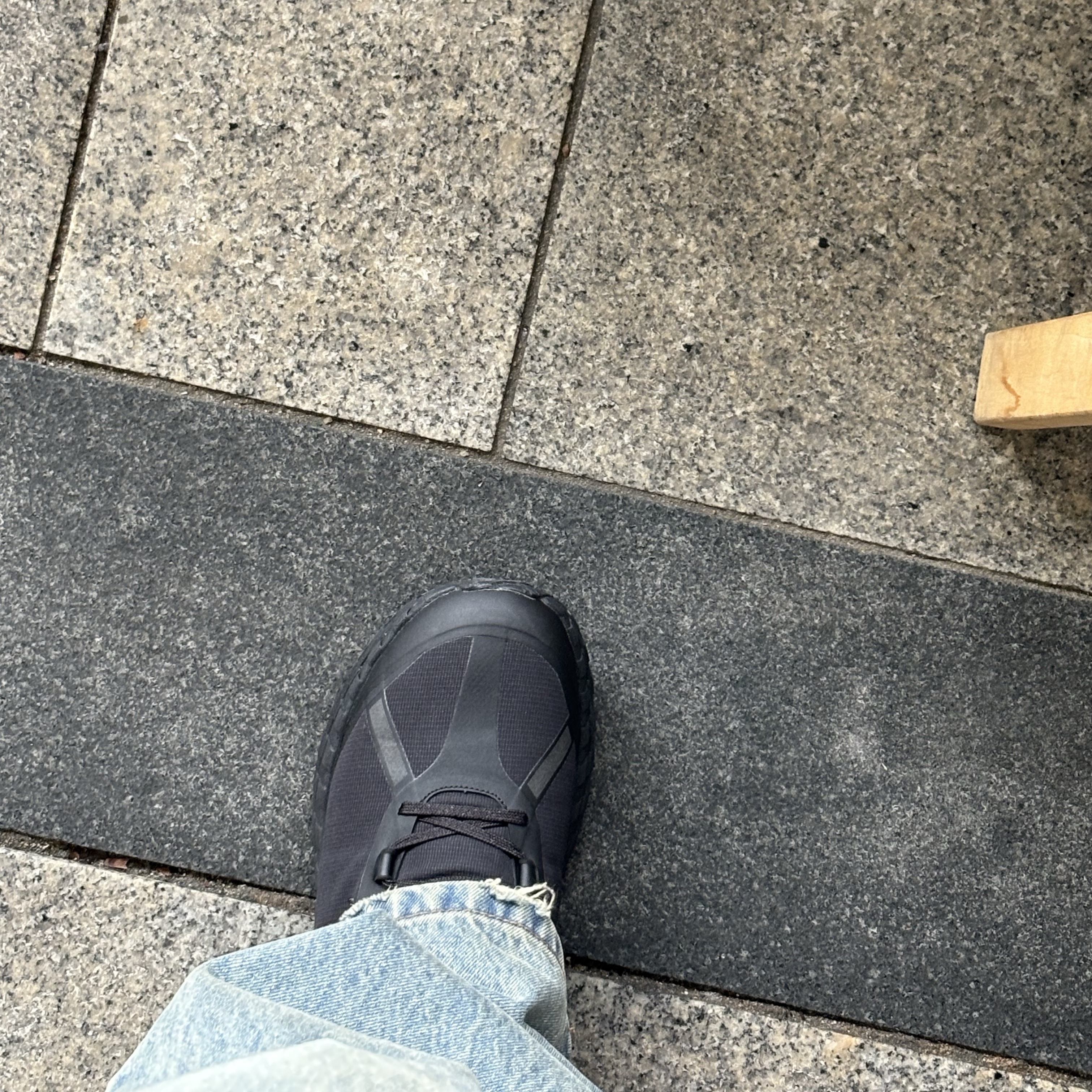 Norda 001/A Stealth Black 착용 스타일