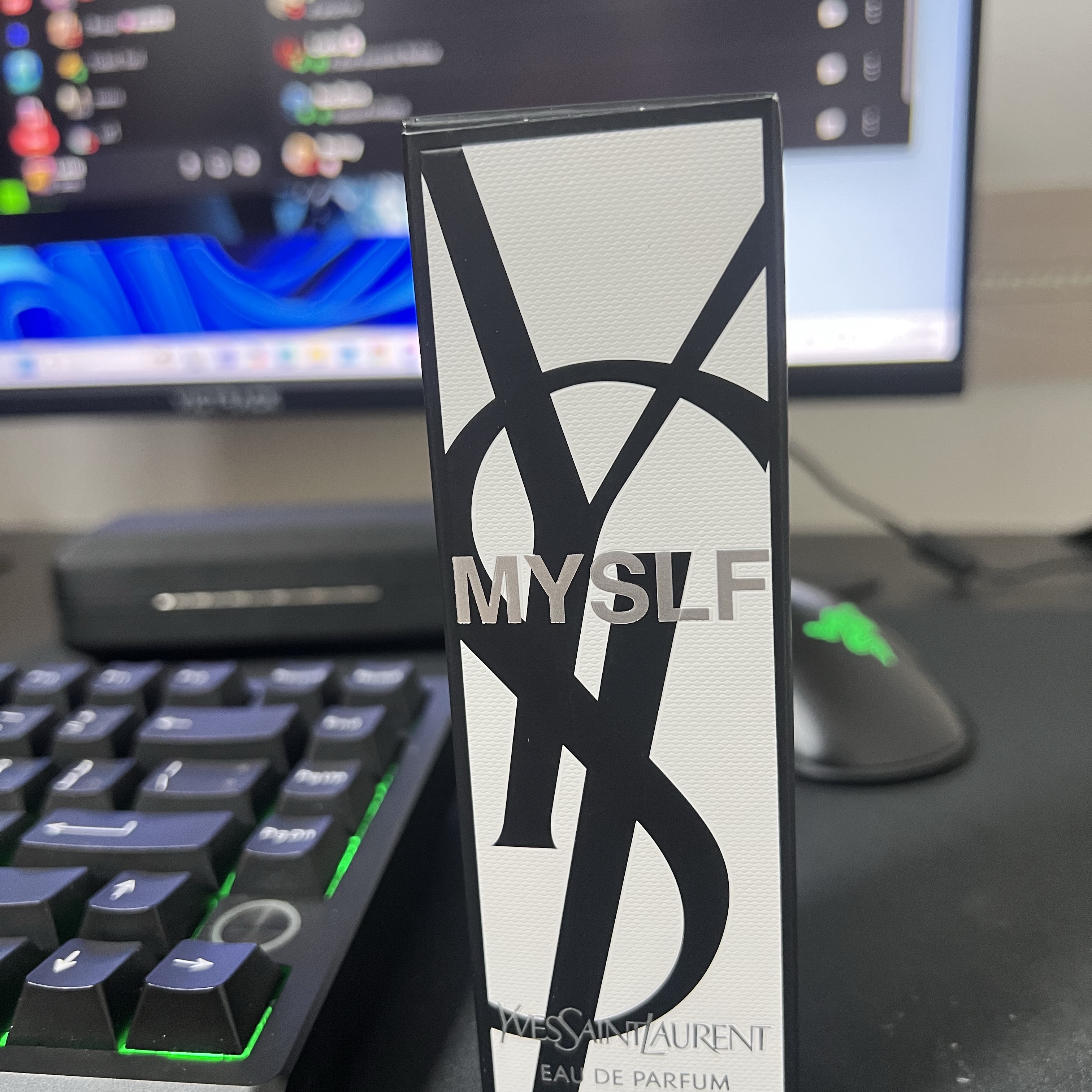 Yves Saint Laurent Myslf Eau De Parfum 40ml 착용 스타일 - 2
