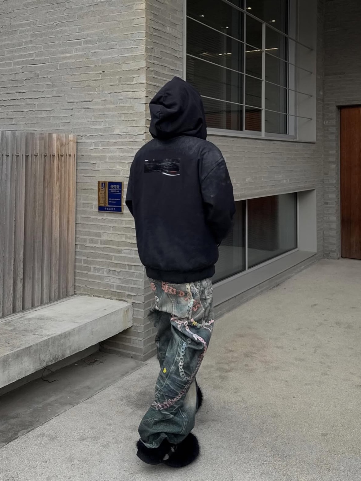Balenciaga Gaffer Zip-Up Hoodie Small Fit Black 착용 스타일