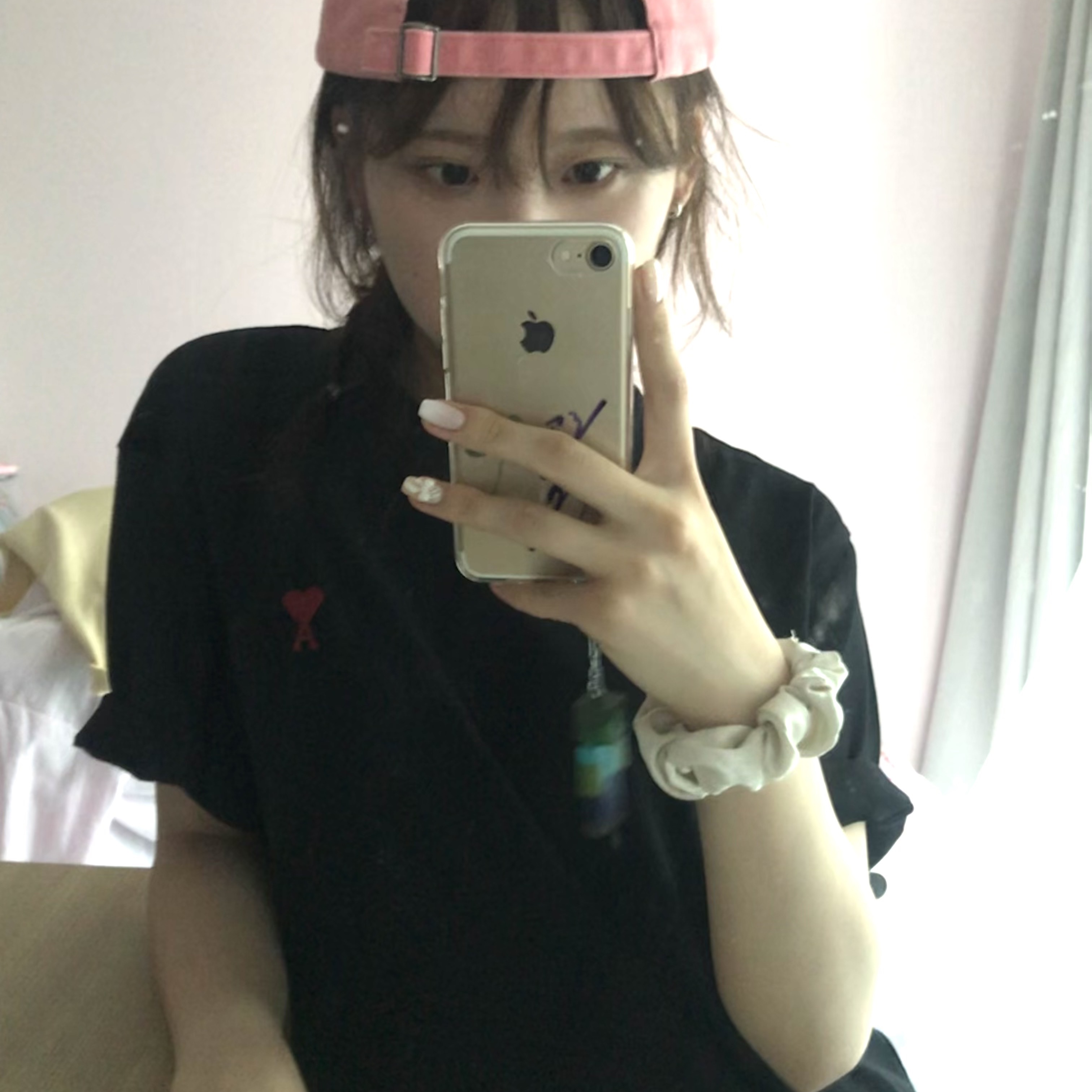 (W) AMI de Coeur T-Shirt Black, Supreme Pigment S Logo 6-Panel Bright Pink - 24FW 착용 스타일 - 1