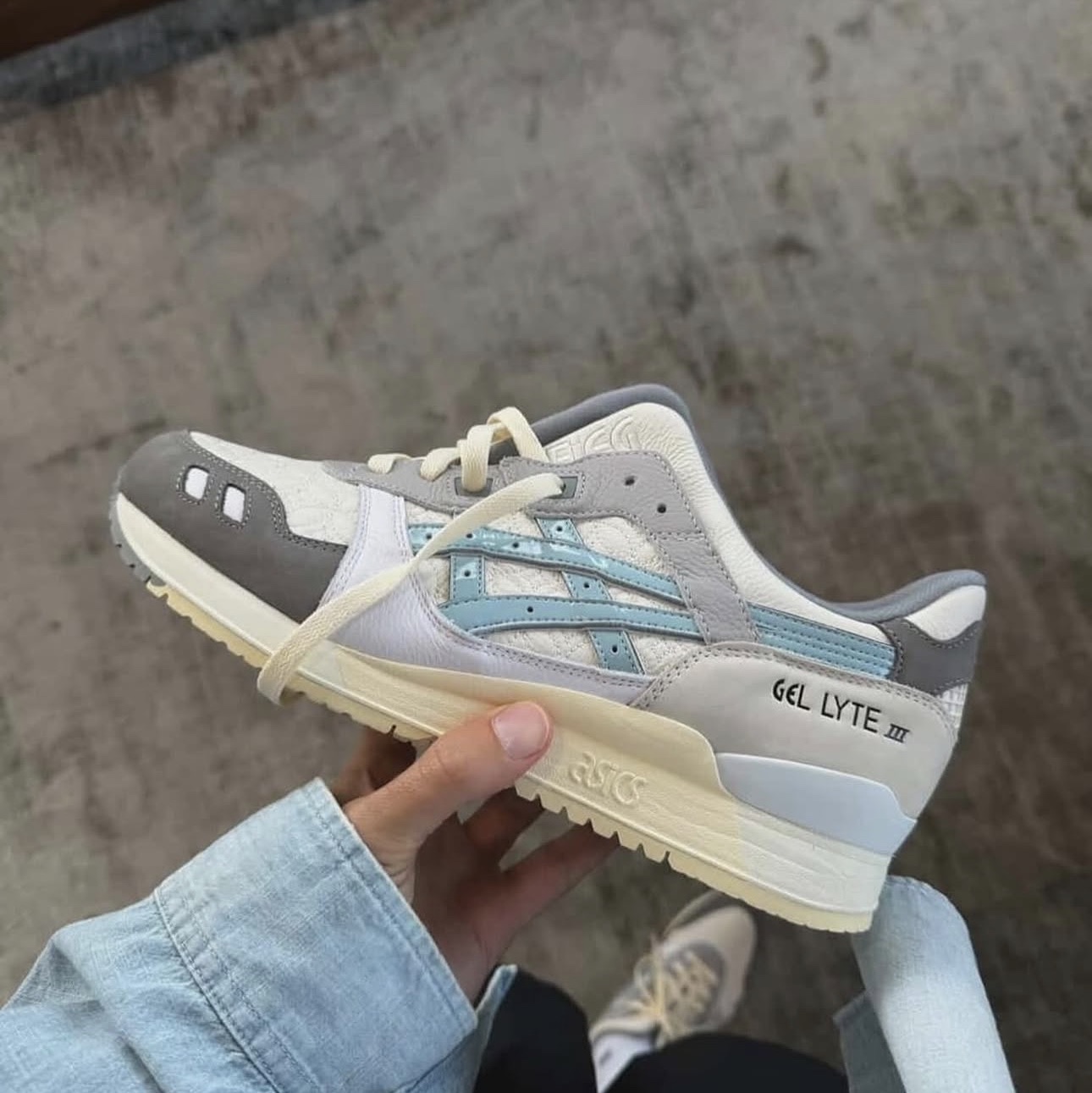 Asics x Ronnie Fieg x Kith Gel-Lyte III 07 Remastered Marshmallow Cloud Blue 착용 스타일
