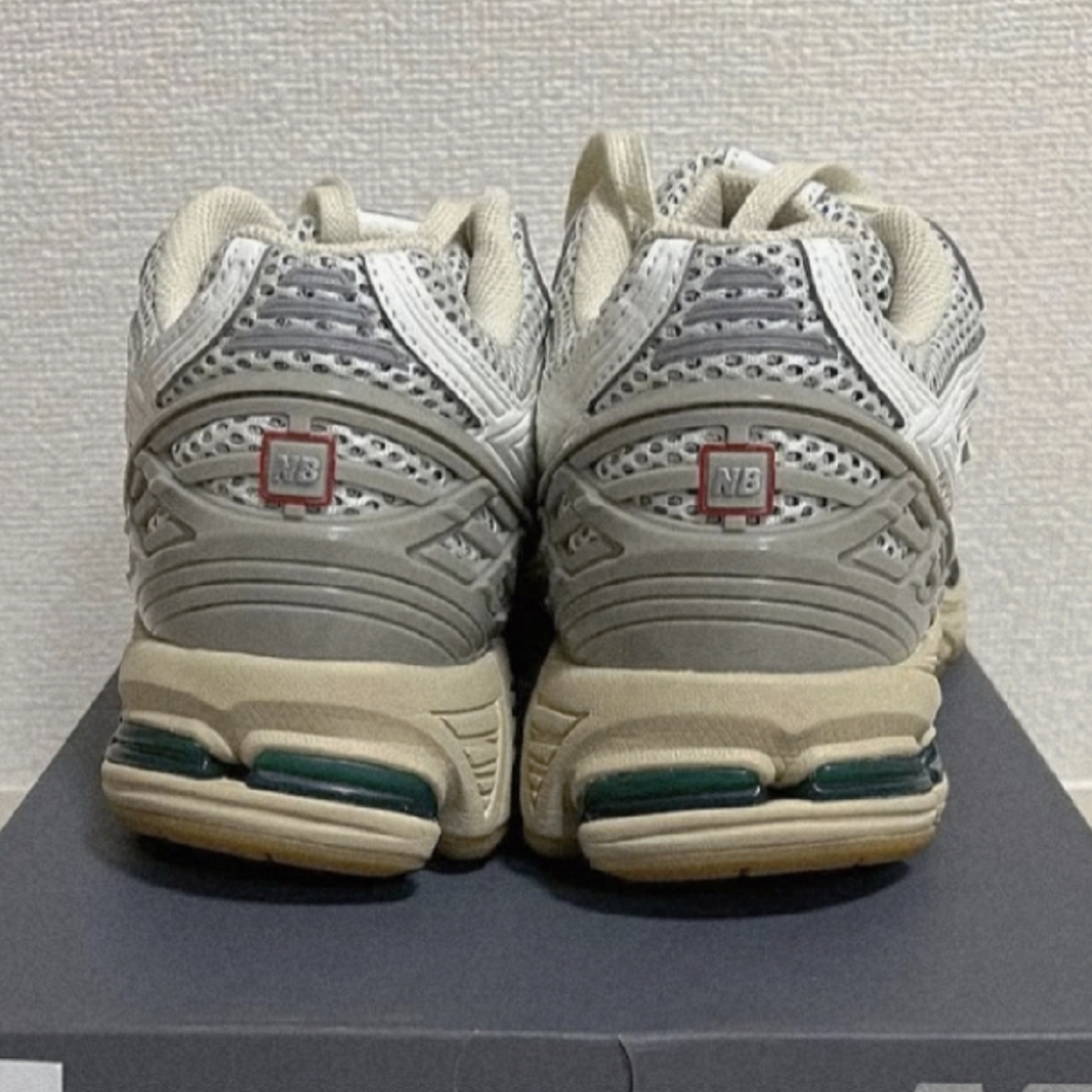 New Balance 1906R Silver Green 착용 스타일