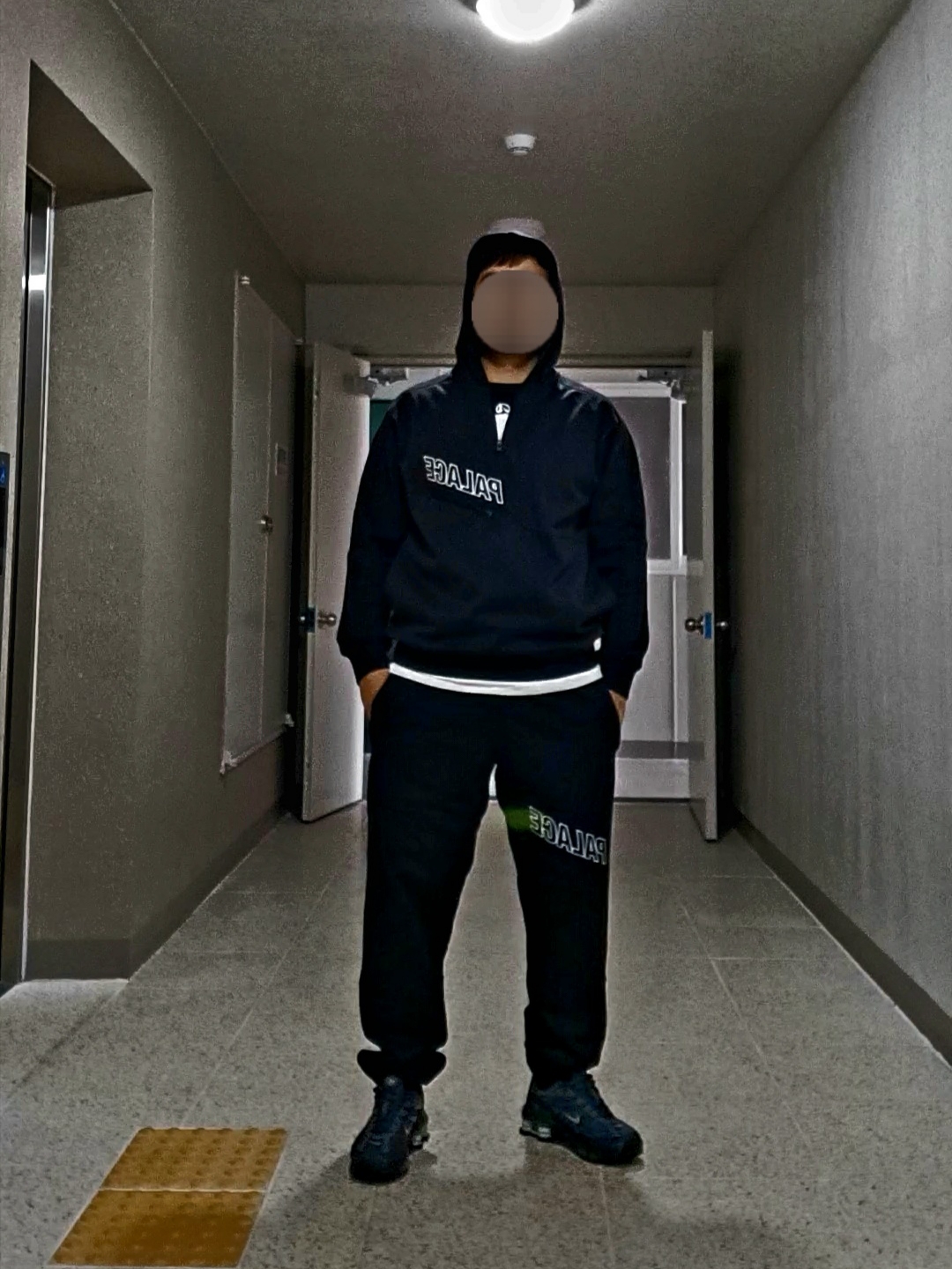 Palace Slant Zip Joggers Black - 22FW, Palace Slant 1/4 Zip Hood Black - 22FW 착용 스타일