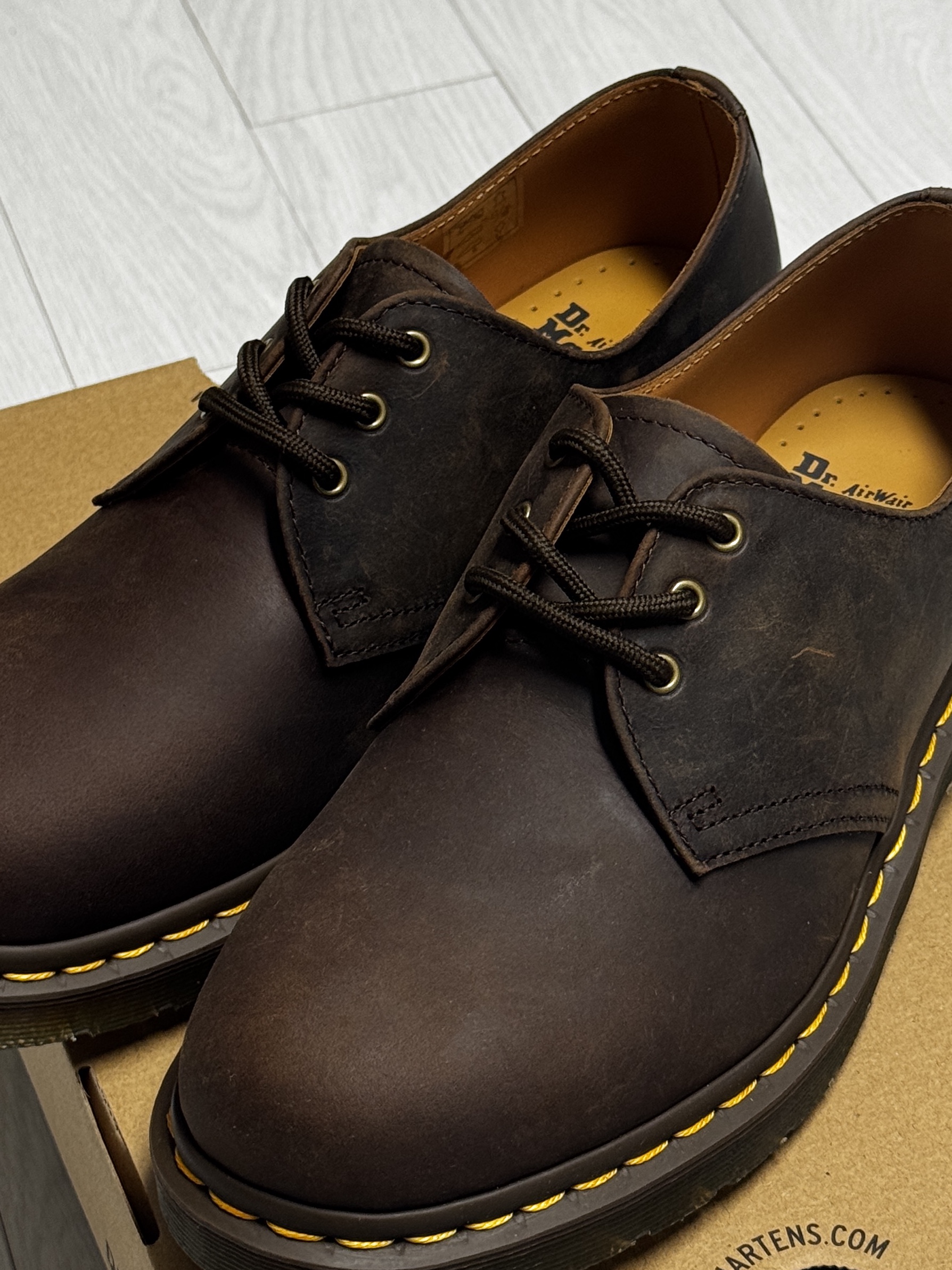 Dr. Martens 1461 Crazy Horse Dark Brown 착용 스타일 - 2