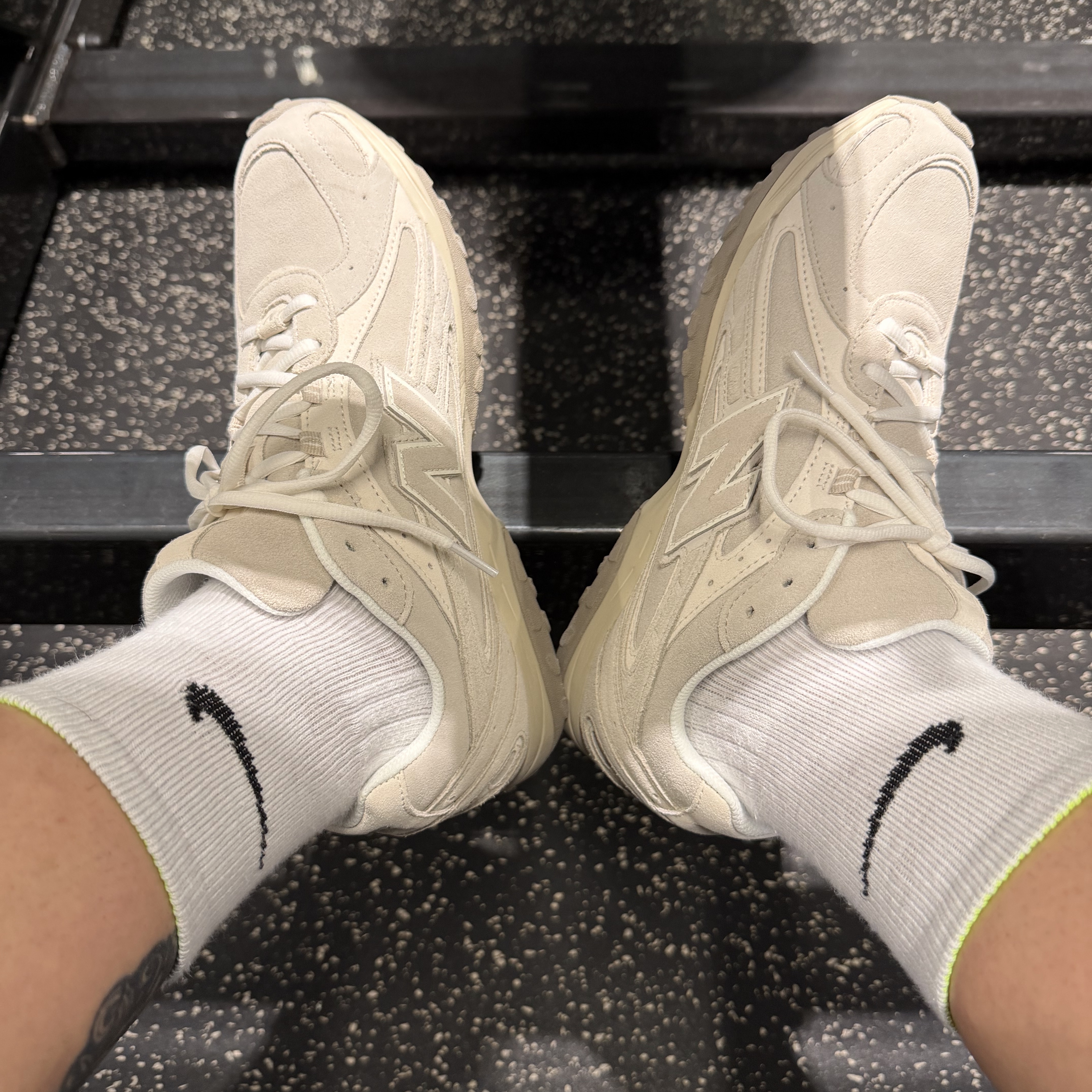 New Balance 204L Timberwolf Linen 착용 스타일