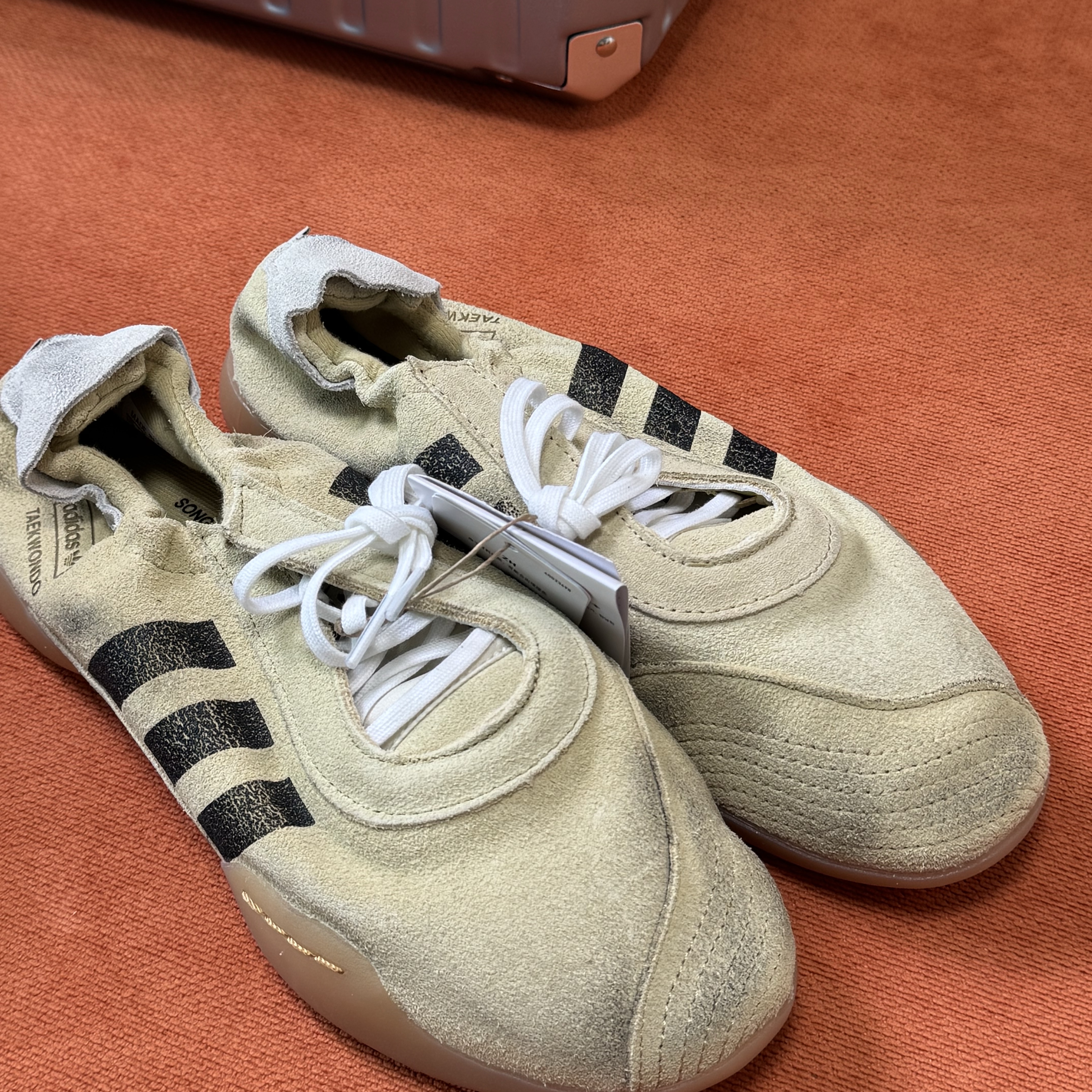 (W) Adidas x Song for the Mute Taekwondo Mei Cream White Core Black 착용 스타일