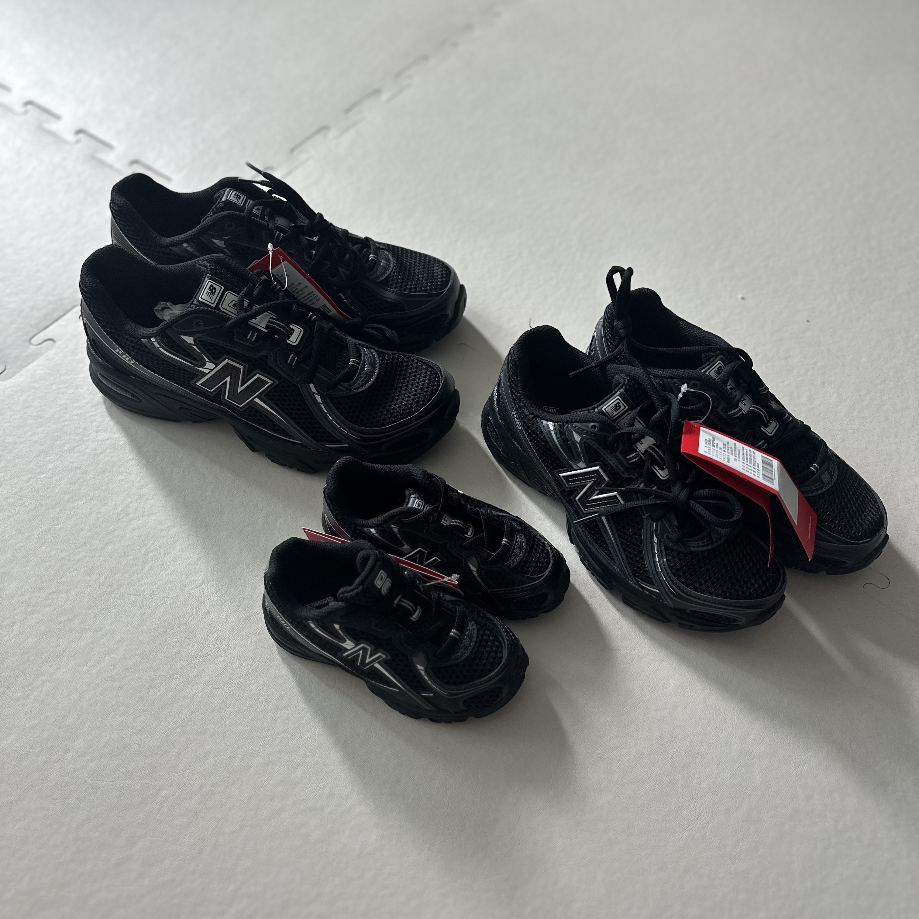 New Balance 740v2 Black Silver Metallic, (TD) New Balance 740 Bungee Lace Black Cement Black 착용 스타일