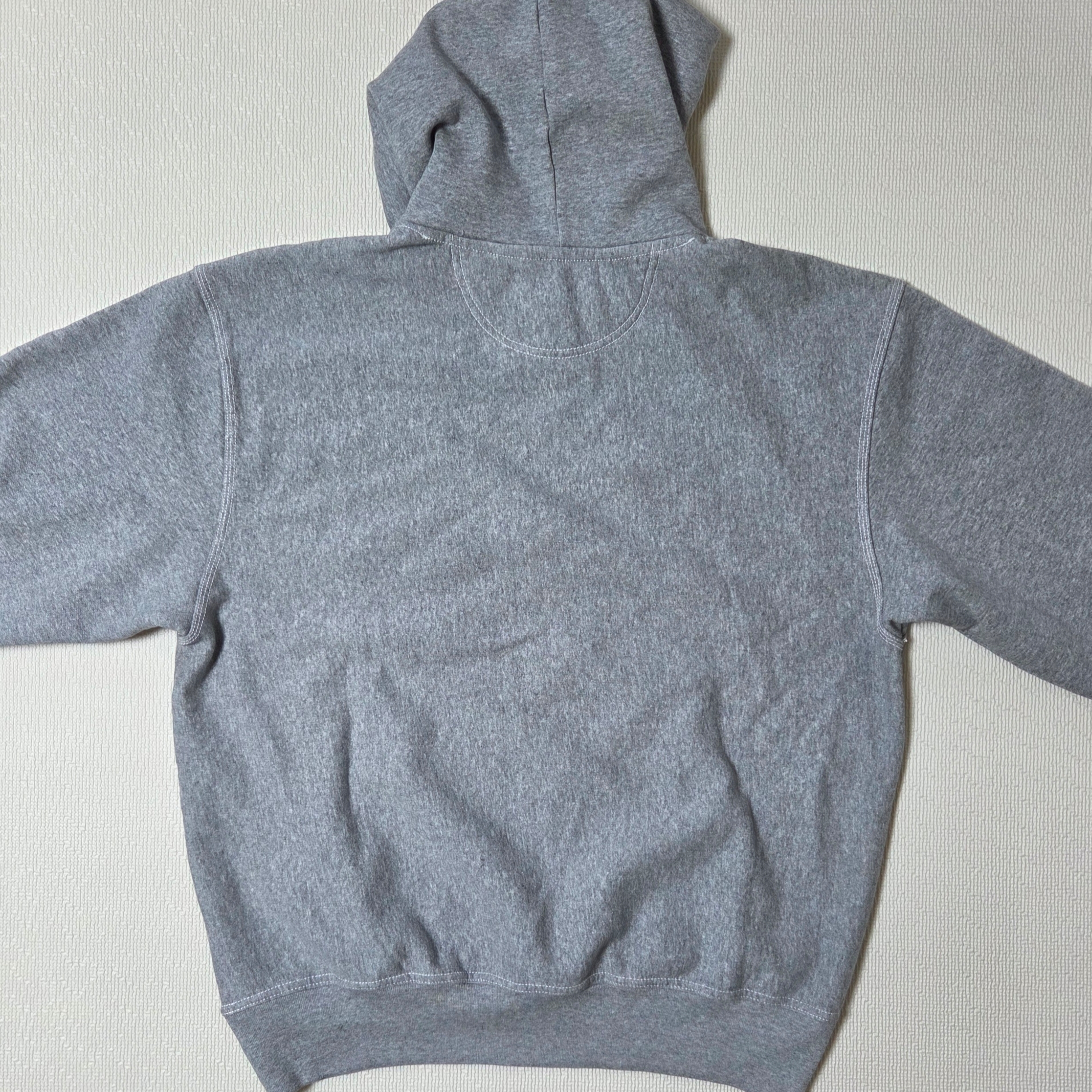Stussy Contrast Stitch Label Hoodie Grey Heather 착용 스타일 - 2
