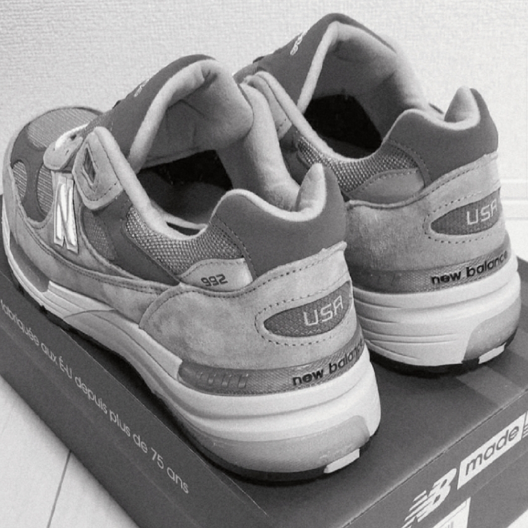 New Balance 992 Made in USA Core Grey Silver Metallic 착용 스타일