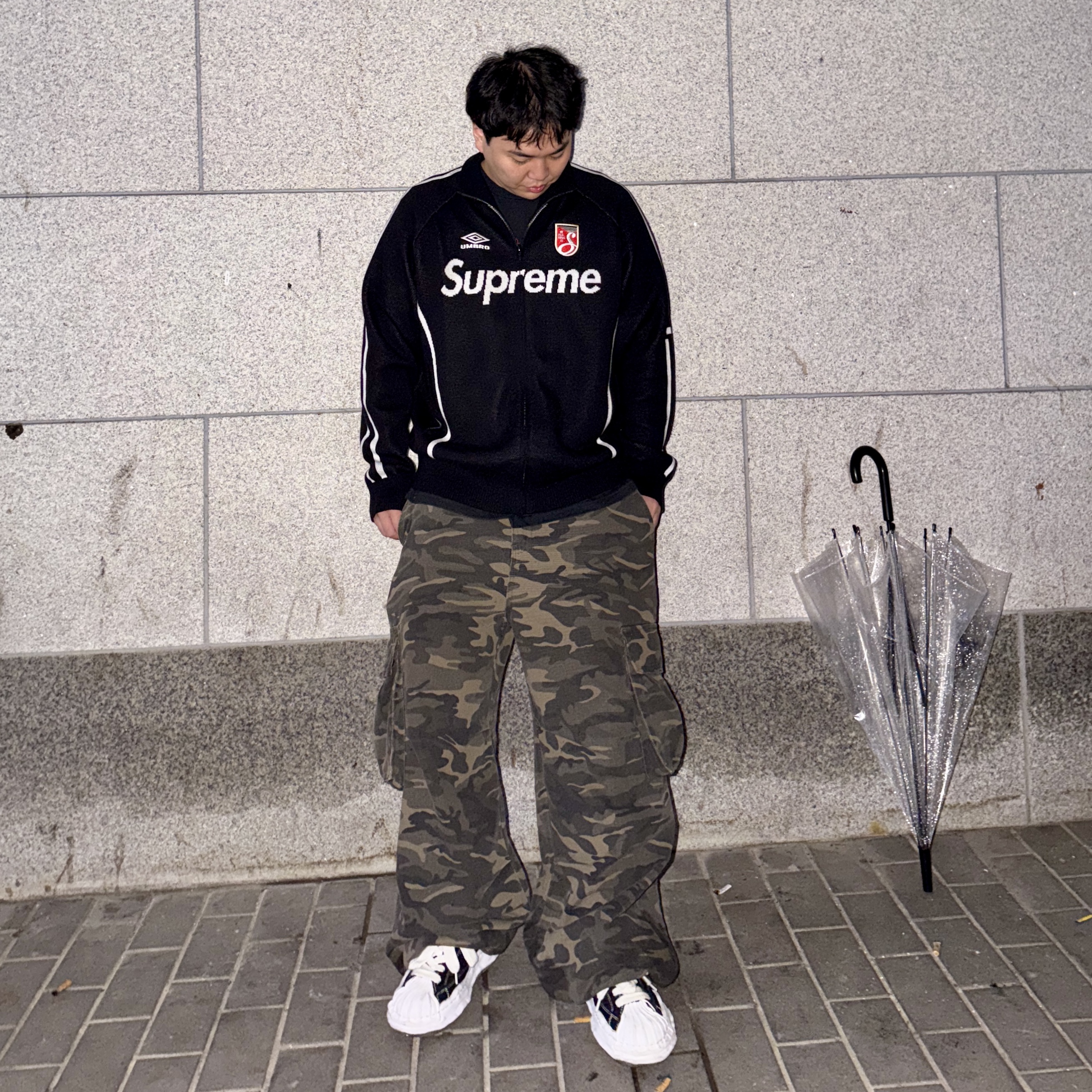 Supreme x Umbro Zip Up Sweater Black - 25SS, Maison Mihara Yasuhiro Blakey OG Sole Canvas Low-top Sneakers Black White 착용 스타일 - 2