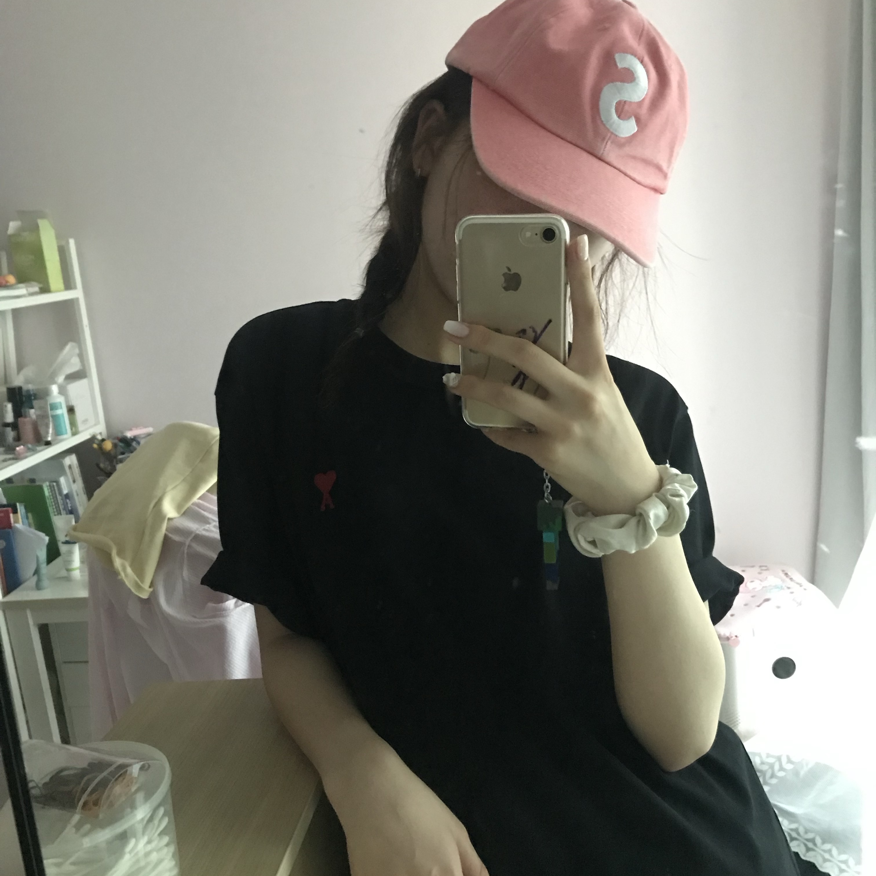 (W) AMI de Coeur T-Shirt Black, Supreme Pigment S Logo 6-Panel Bright Pink - 24FW 착용 스타일 - 2