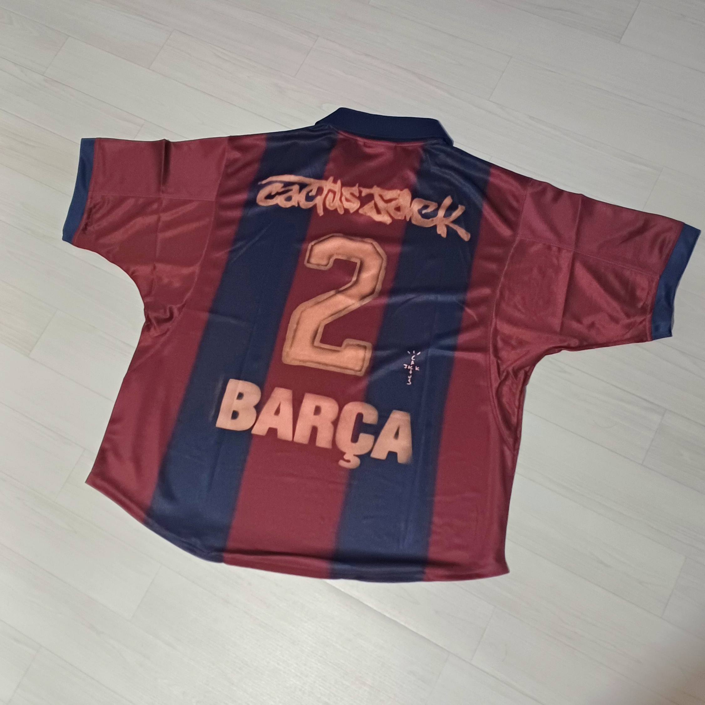 Nike FC Barcelona x Travis Scott Retro 2000/01 Home Skeleton Jersey Multicolor (Non Marking Ver.) 착용 스타일