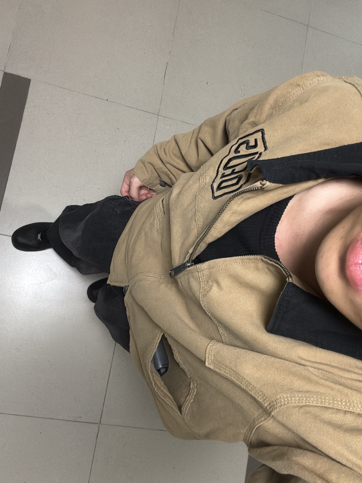 Deus Ex Machina Work Jacket Tan 착용 스타일