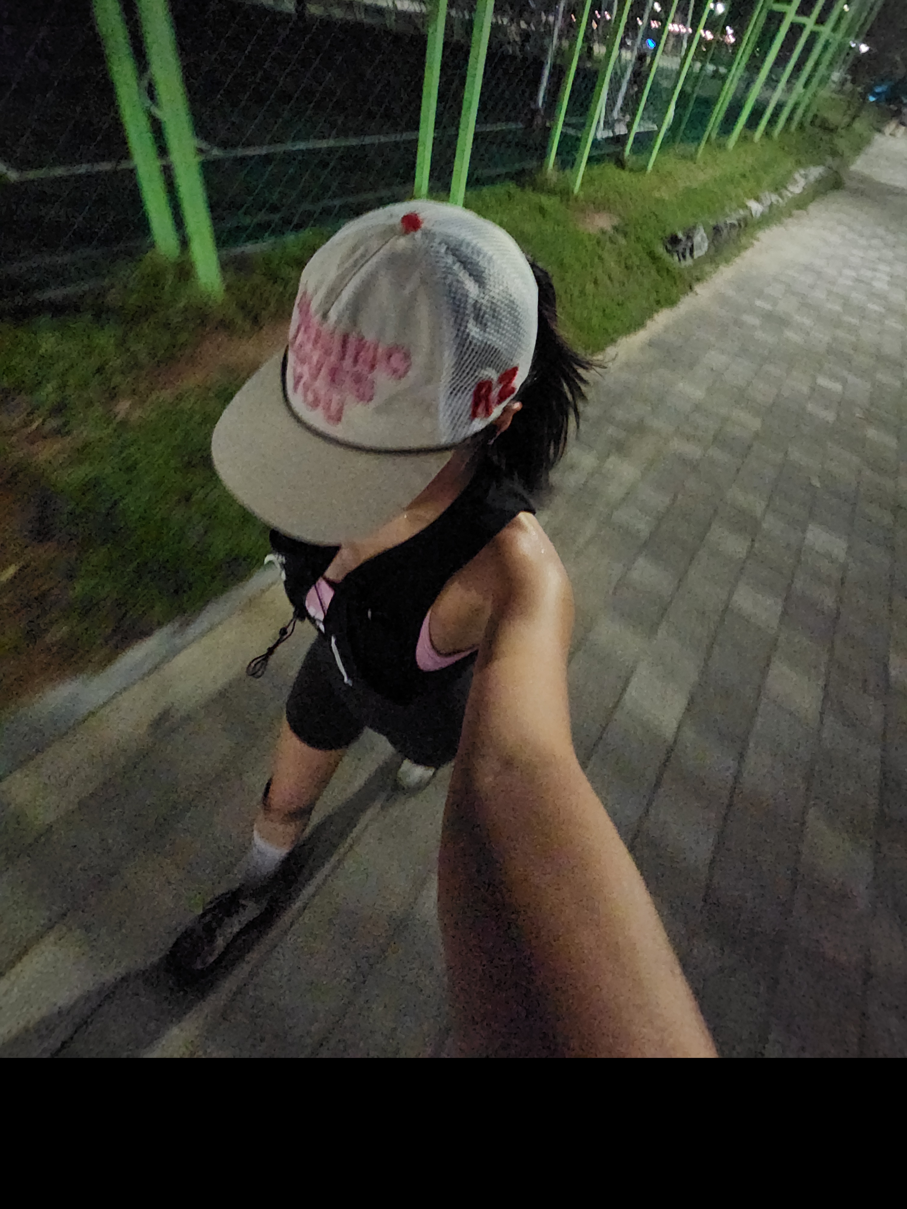Salomon Sense Pro 6 Set Black, Alex Zono Running Loves You Trucker Hat OG Beige 착용 스타일 - 3