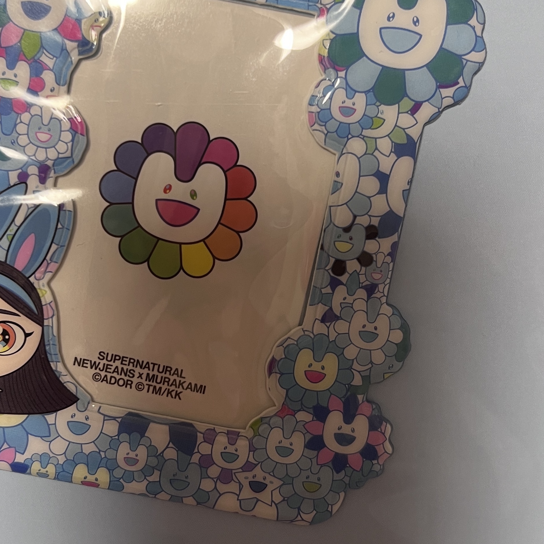 NewJeans x Murakami Photo Card Holder Keyring Minji Blue 착용 스타일