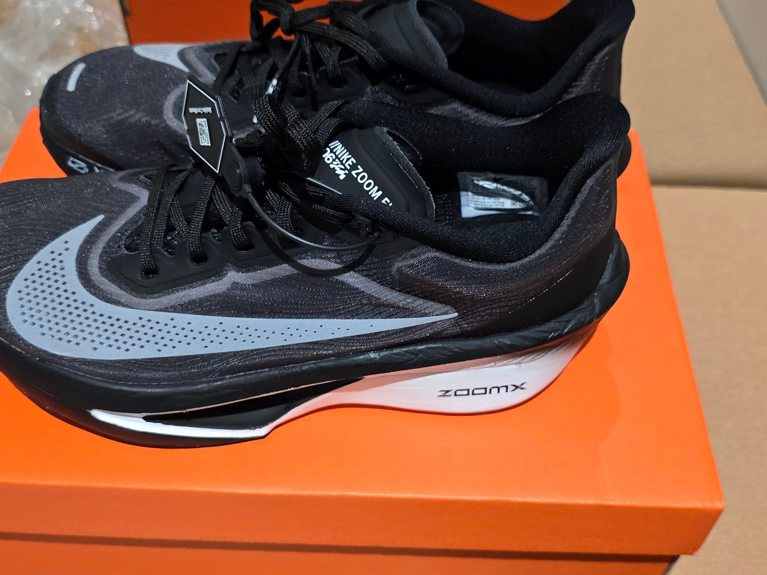Nike Zoom Fly 6 Black Light Smoke Grey 착용 스타일