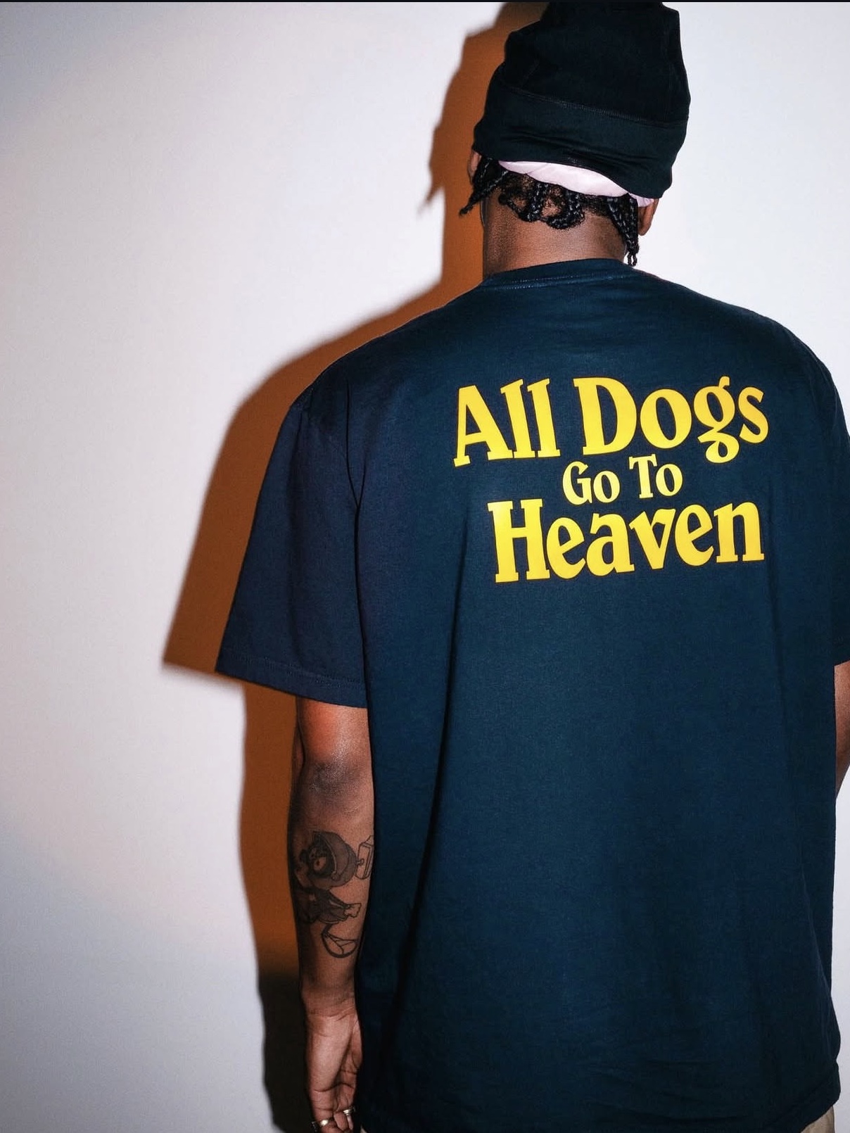 Supreme All Dogs Go To Heaven T-Shirt Black - 25FW 착용 스타일 - 2