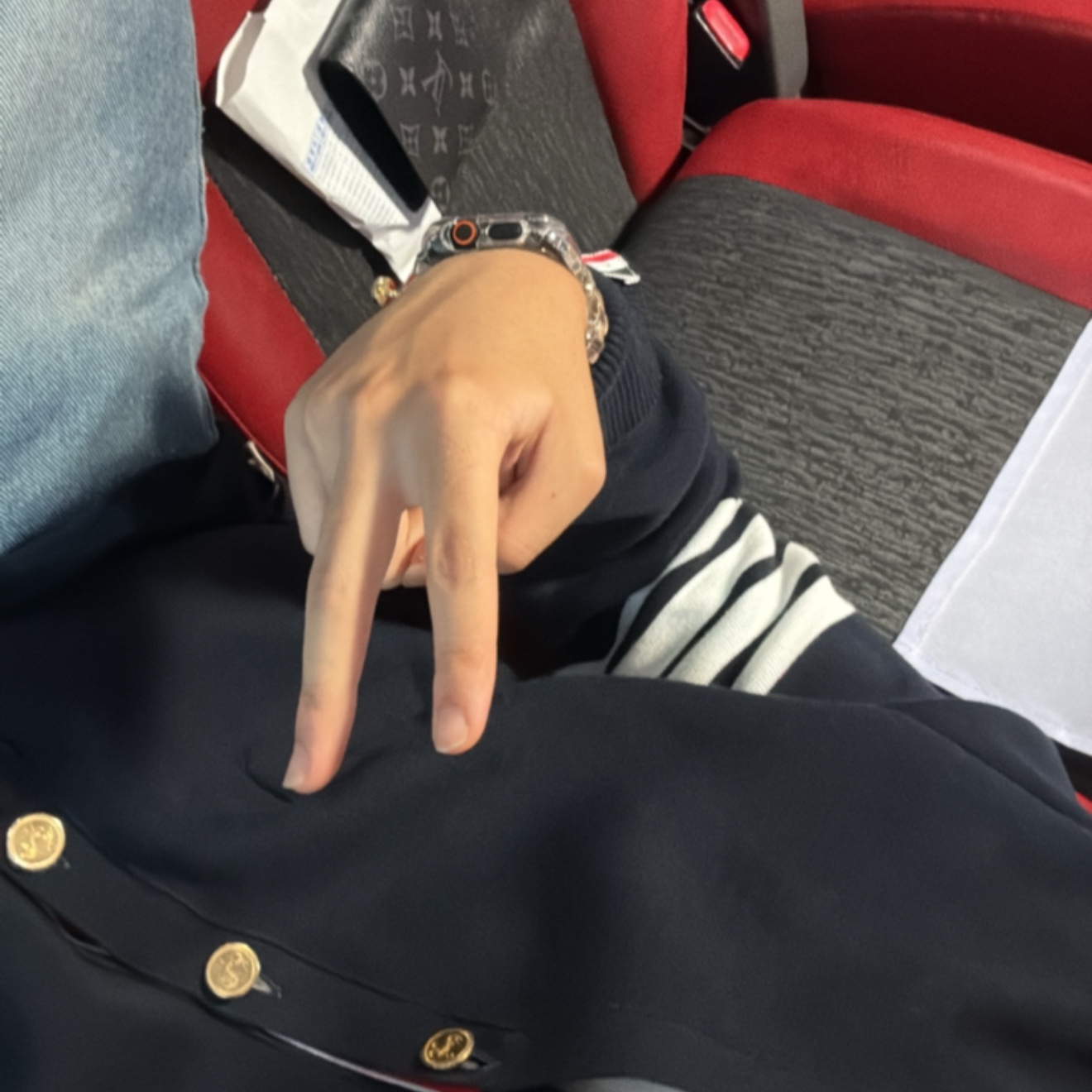 Thom Browne Milano Stitch 4-Bar Cardigan Navy 착용 스타일