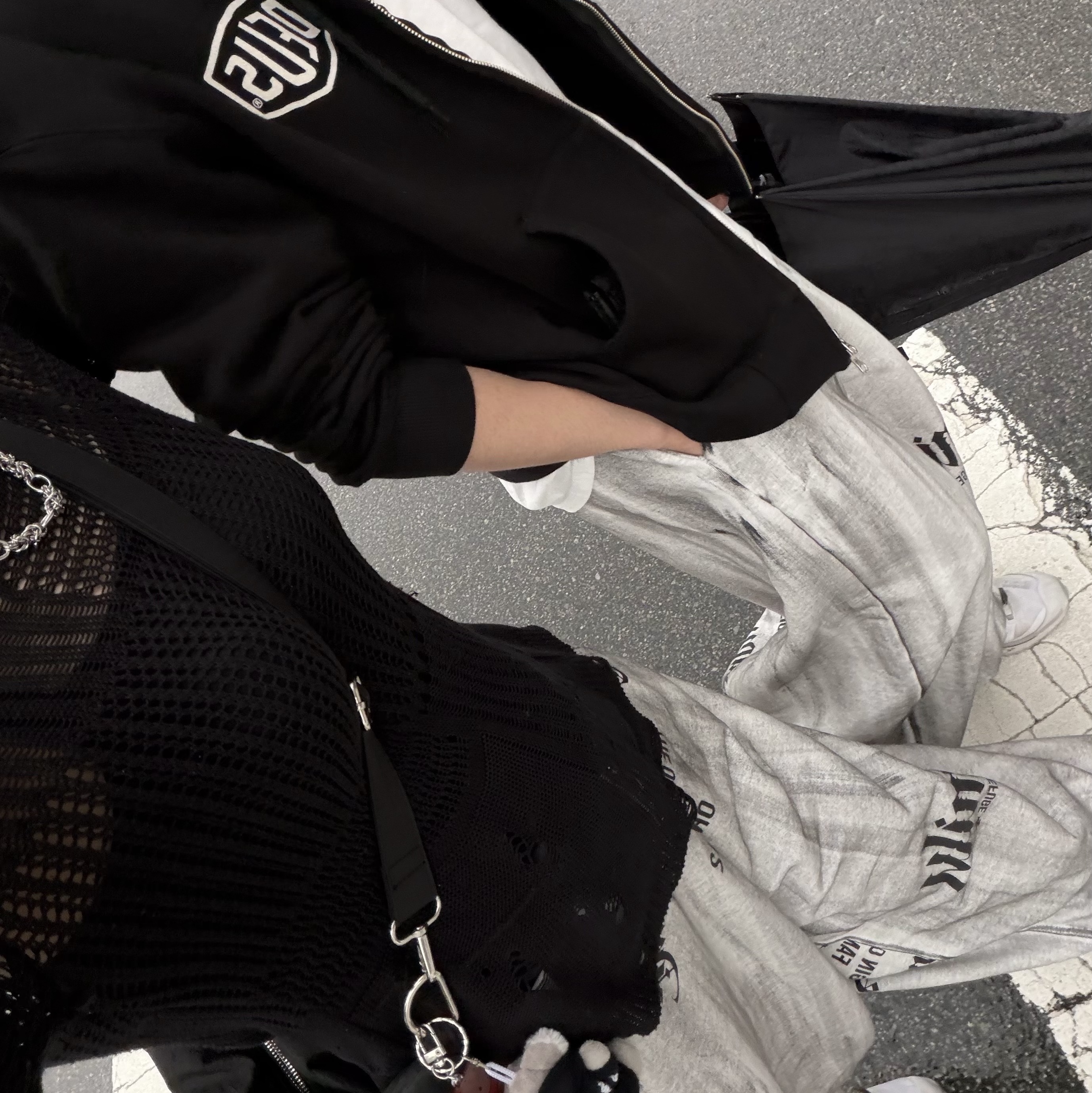 Deus Ex Machina Seoul College Hooded Jacket Black, Stussy DNA Pigment Dyed T-Shirt Natural 착용 스타일