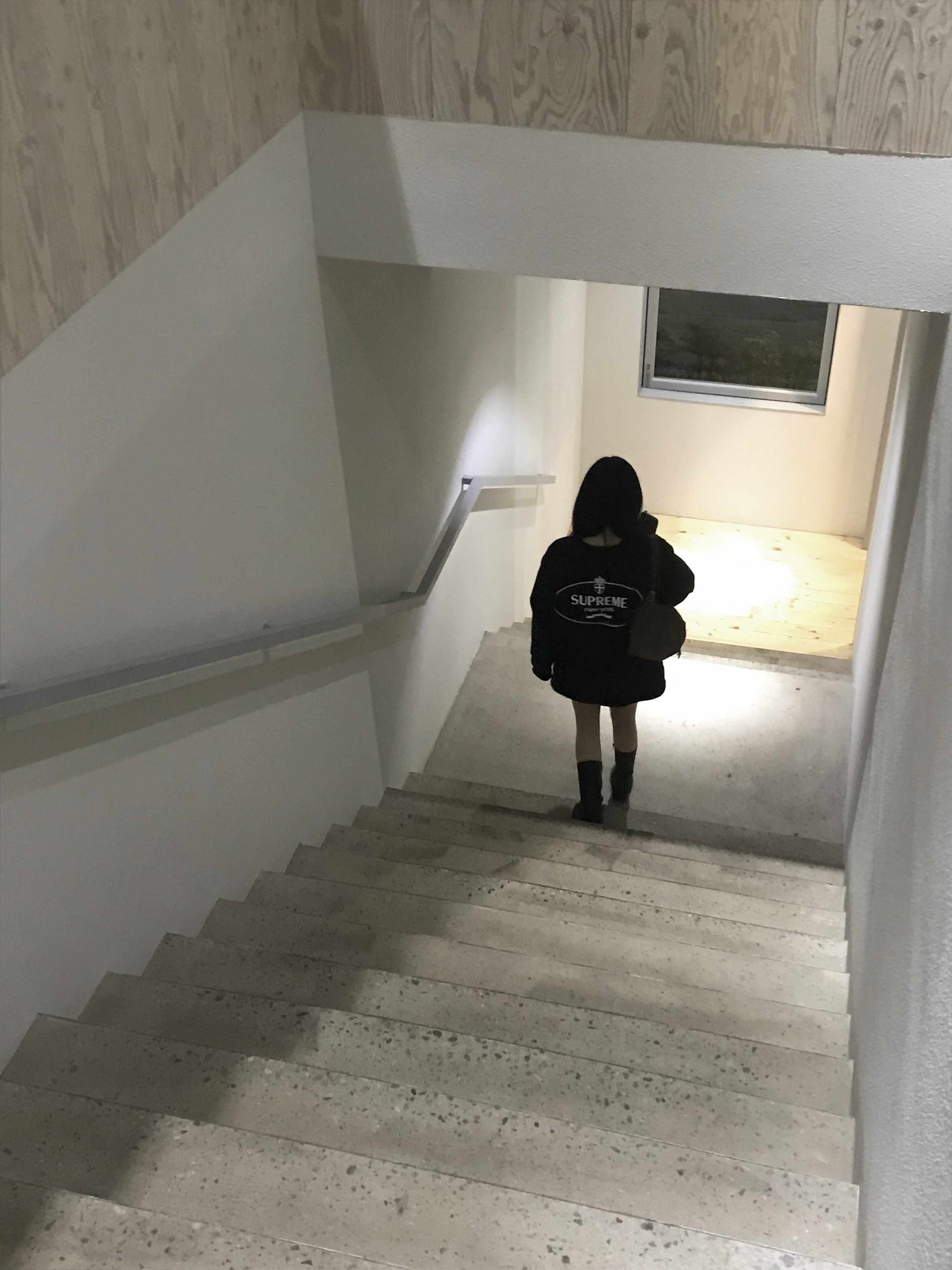 Supreme Crest Crewneck Black - 24FW 착용 스타일 - 2
