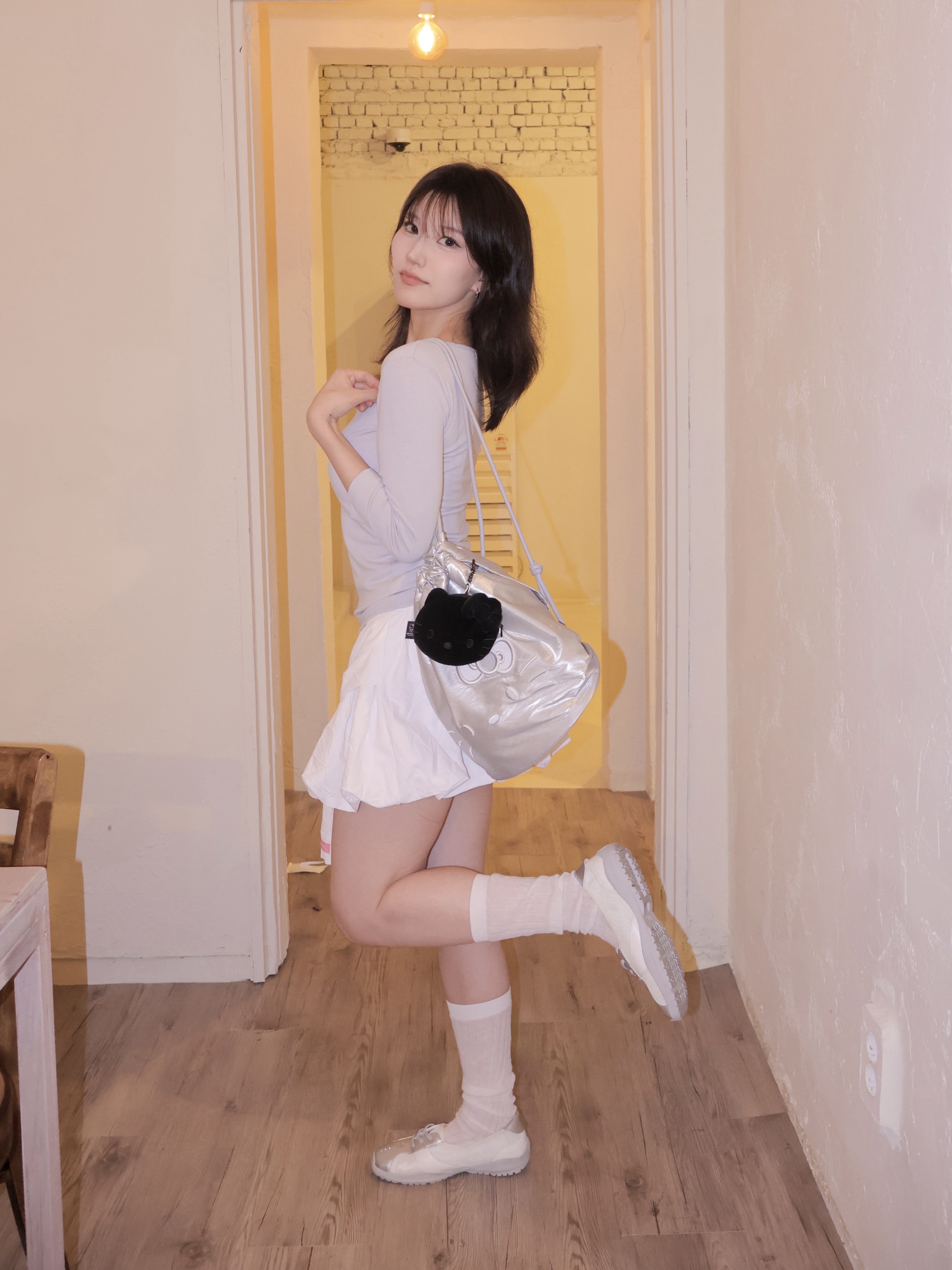 Joseph&Stacey Haze Mini Pouch Hello Kitty Black, Joseph&Stacey Haze String Backpack Hello Kitty Black 착용 스타일 - 1