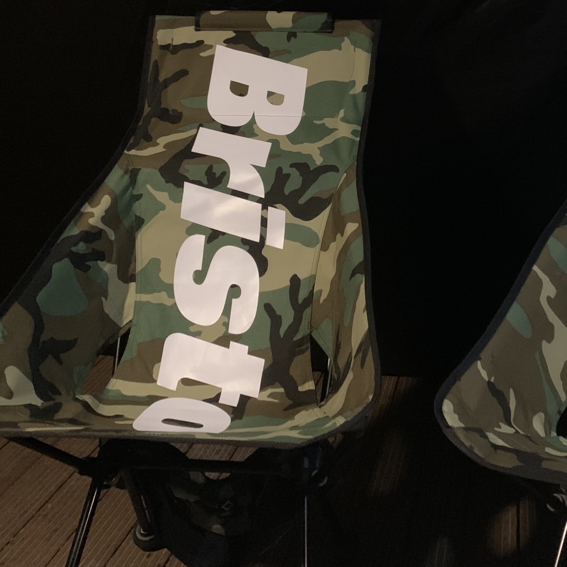 Helinox x FC Real Bristol Sunset Chair Woodland Camo 착용 스타일