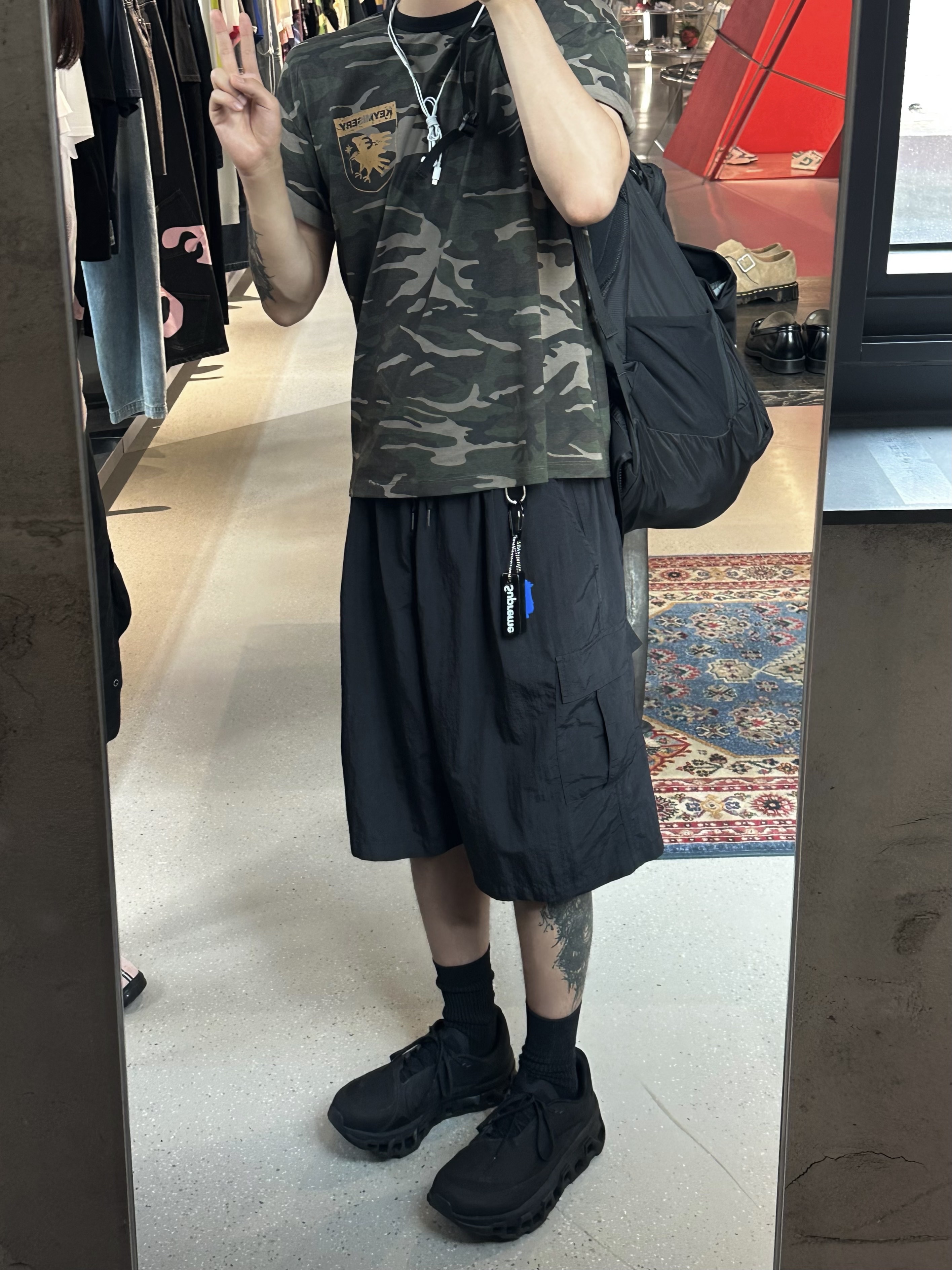 On Running x Post Archive Faction (Paf) Cloudmonster 2 Black Magnet, Supreme Floating Keychain Black - 23FW 착용 스타일 - 4