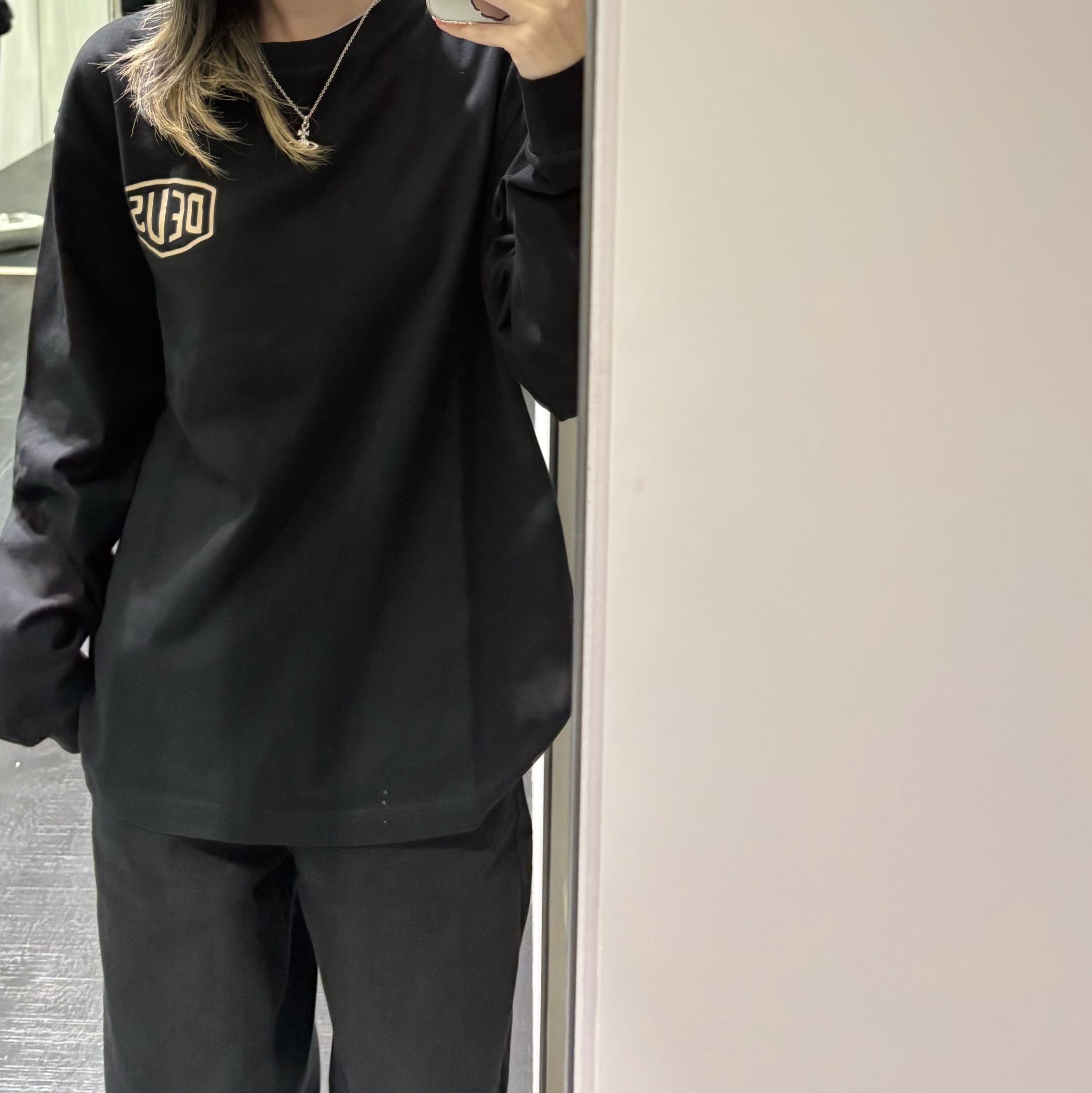 Deus Ex Machina Seoul College Address Long Sleeve T-Shirt Black 착용 스타일