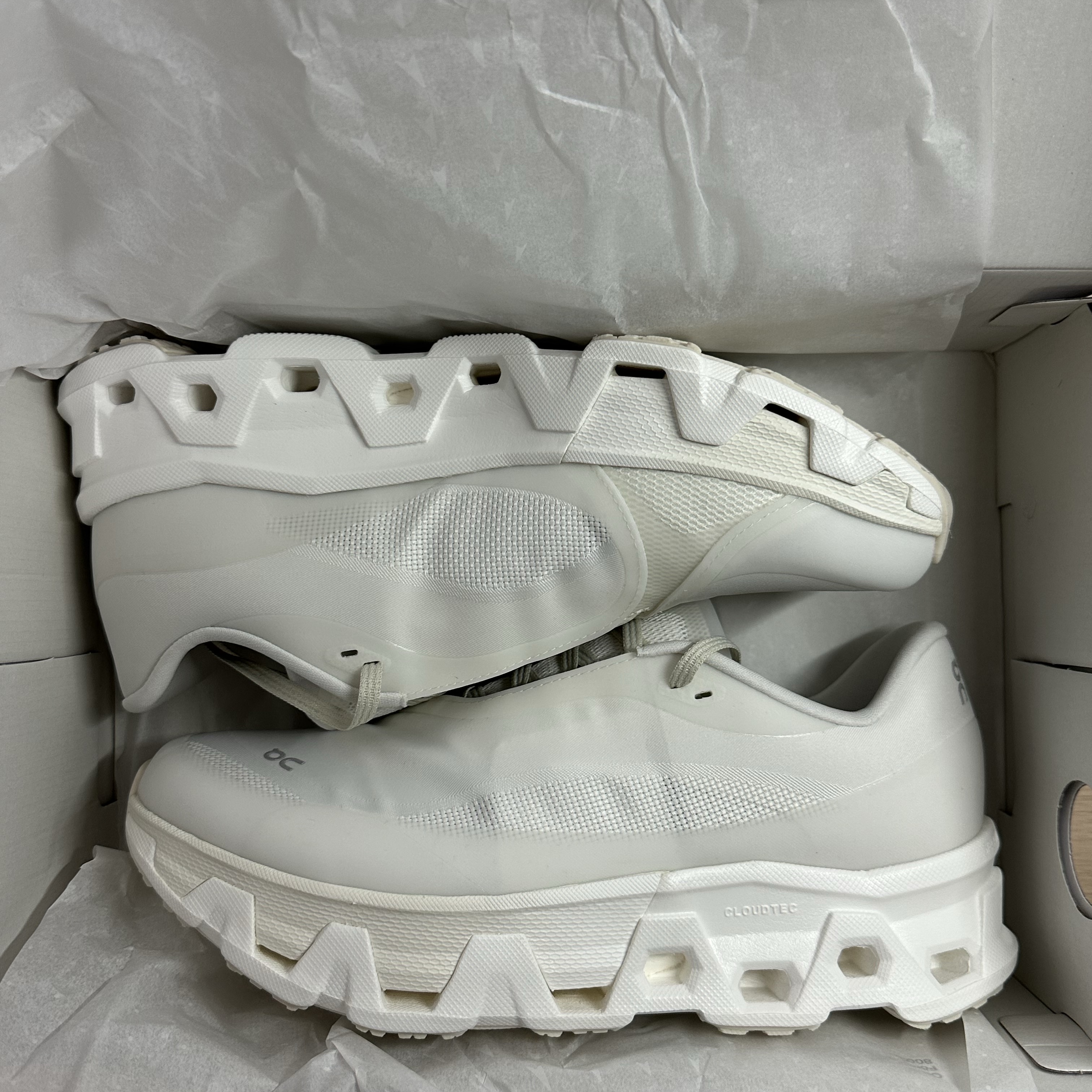 On Running x Post Archive Faction (Paf) Cloudmonster Hyper White 착용 스타일 - 1