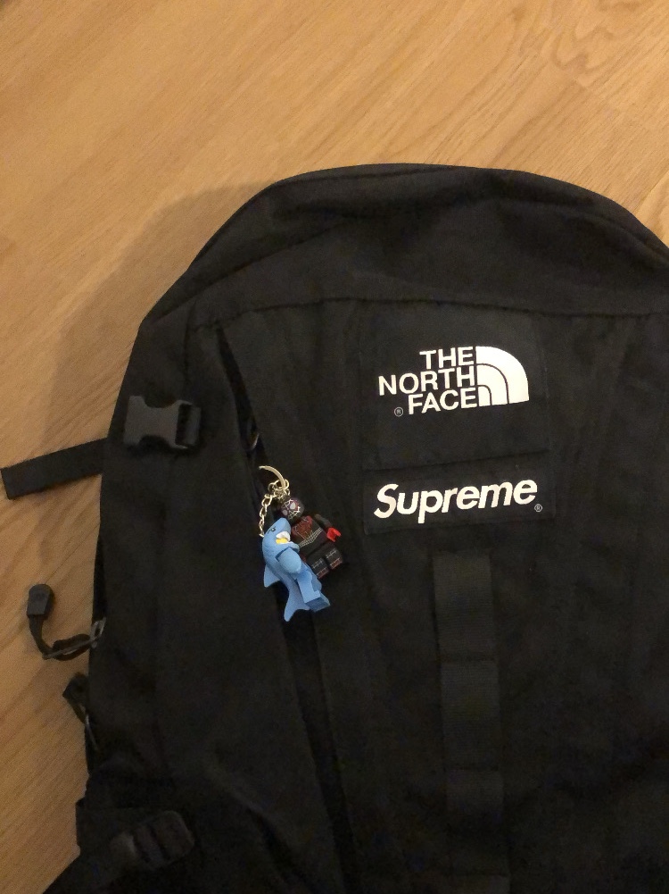 Supreme x The North Face Expedition Backpack Black - 18FW 착용 스타일 - 1