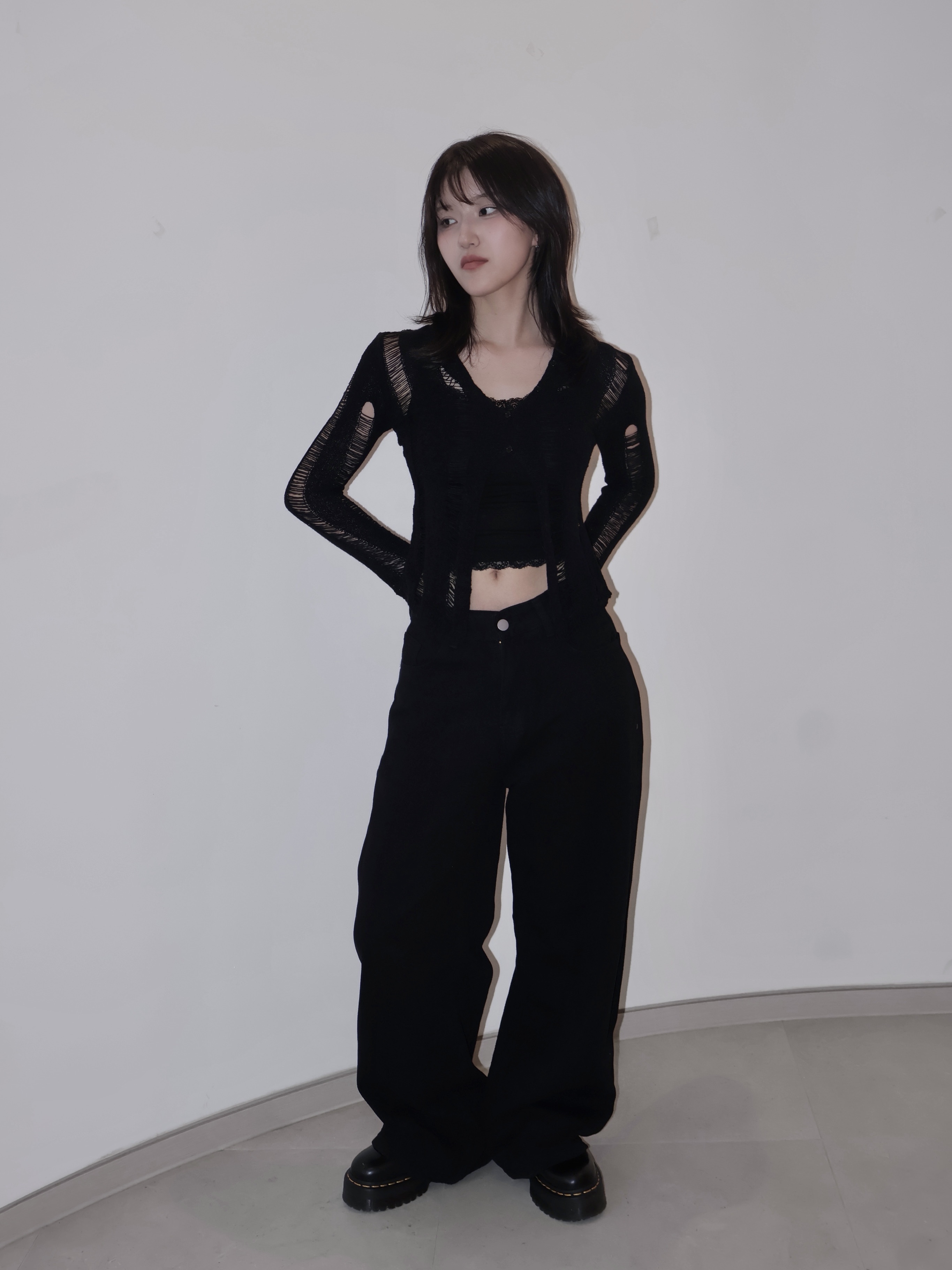 Dr. Martens Women 1461 Quad Black 착용 스타일 - 3