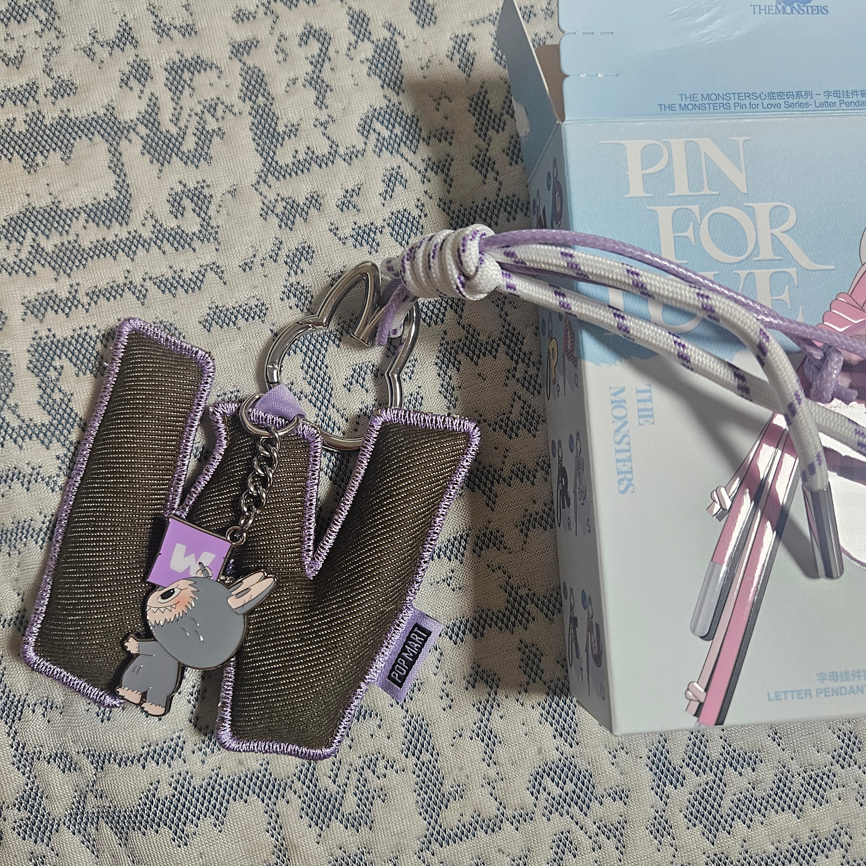 Pop Mart Labubu The Monsters Pin For Love Series - Letter Pendant (N-Z) W (Opened Case) 착용 스타일