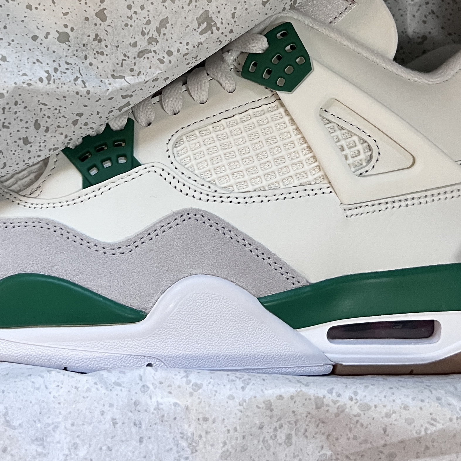 Jordan 4 x Nike SB Retro SP Pine Green 착용 스타일
