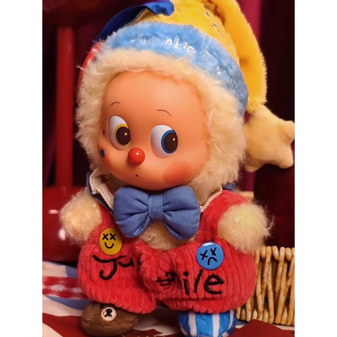 Pop Mart Why So Serious Series Vinyl Plush Pendant Rainbow Jelly Bean (Opened Case) 착용 스타일