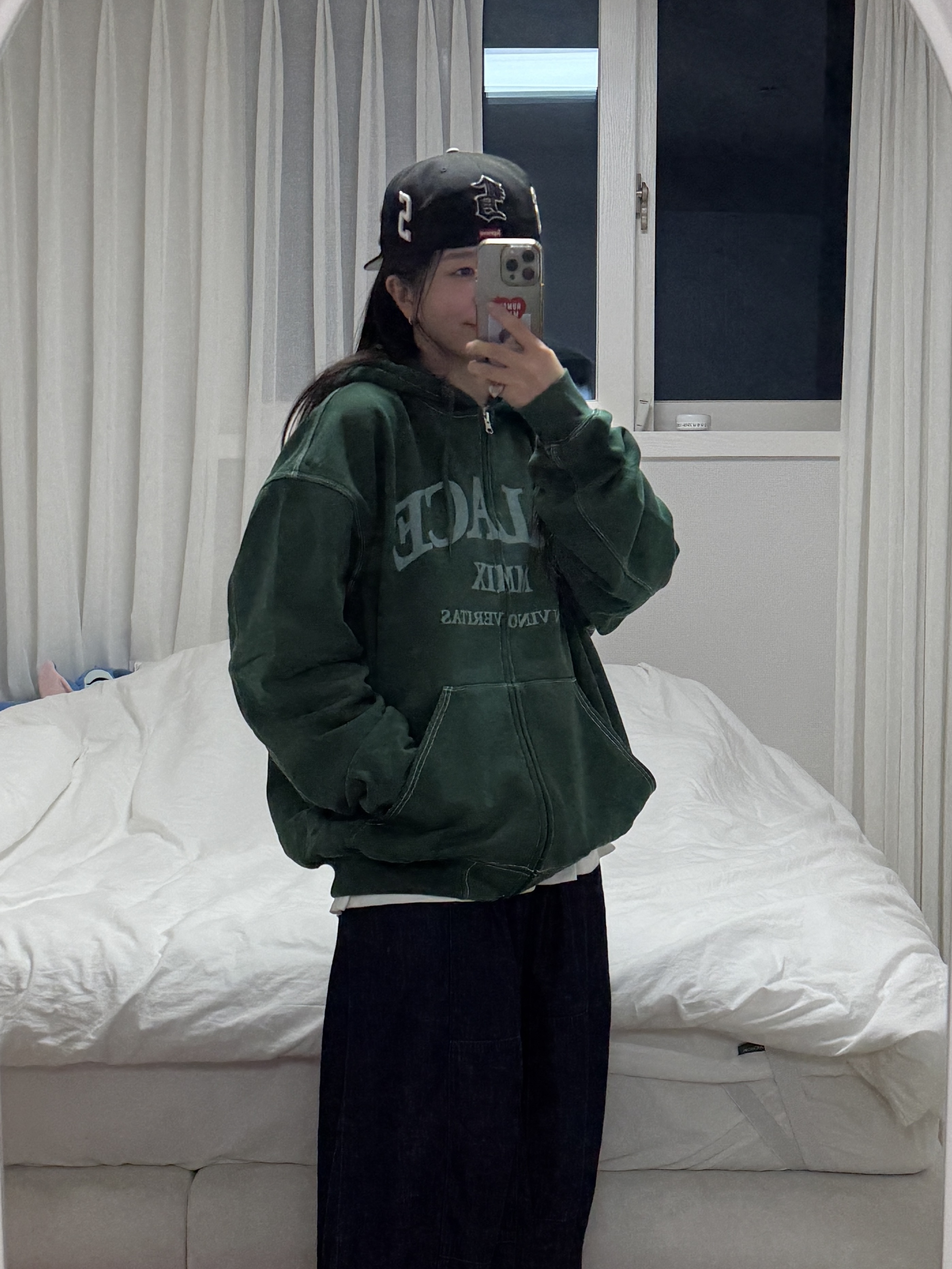 Palace Triple Stitch Veritas Zip Hood Racey Green - 25FW, Supreme Multi S Logo New Era Black - 25SS 착용 스타일 - 2