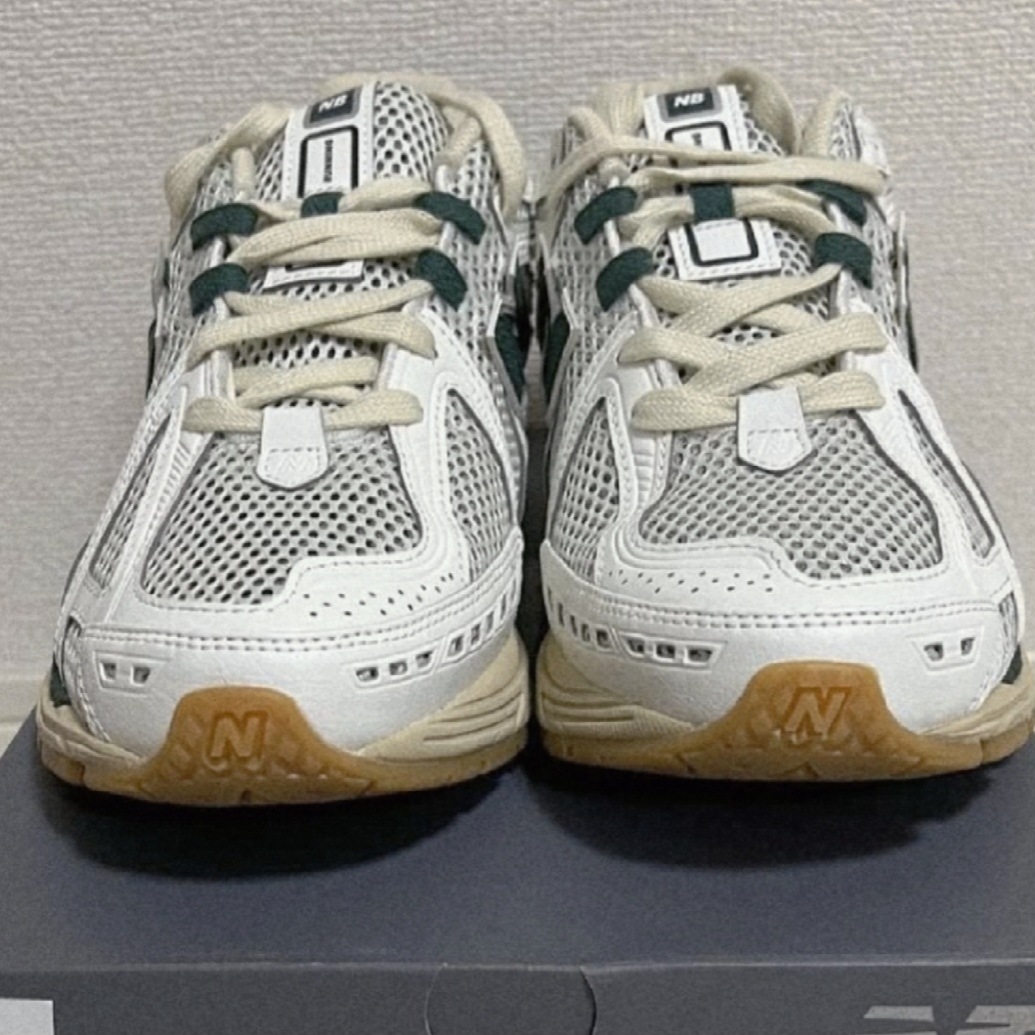 New Balance 1906R Silver Green 착용 스타일
