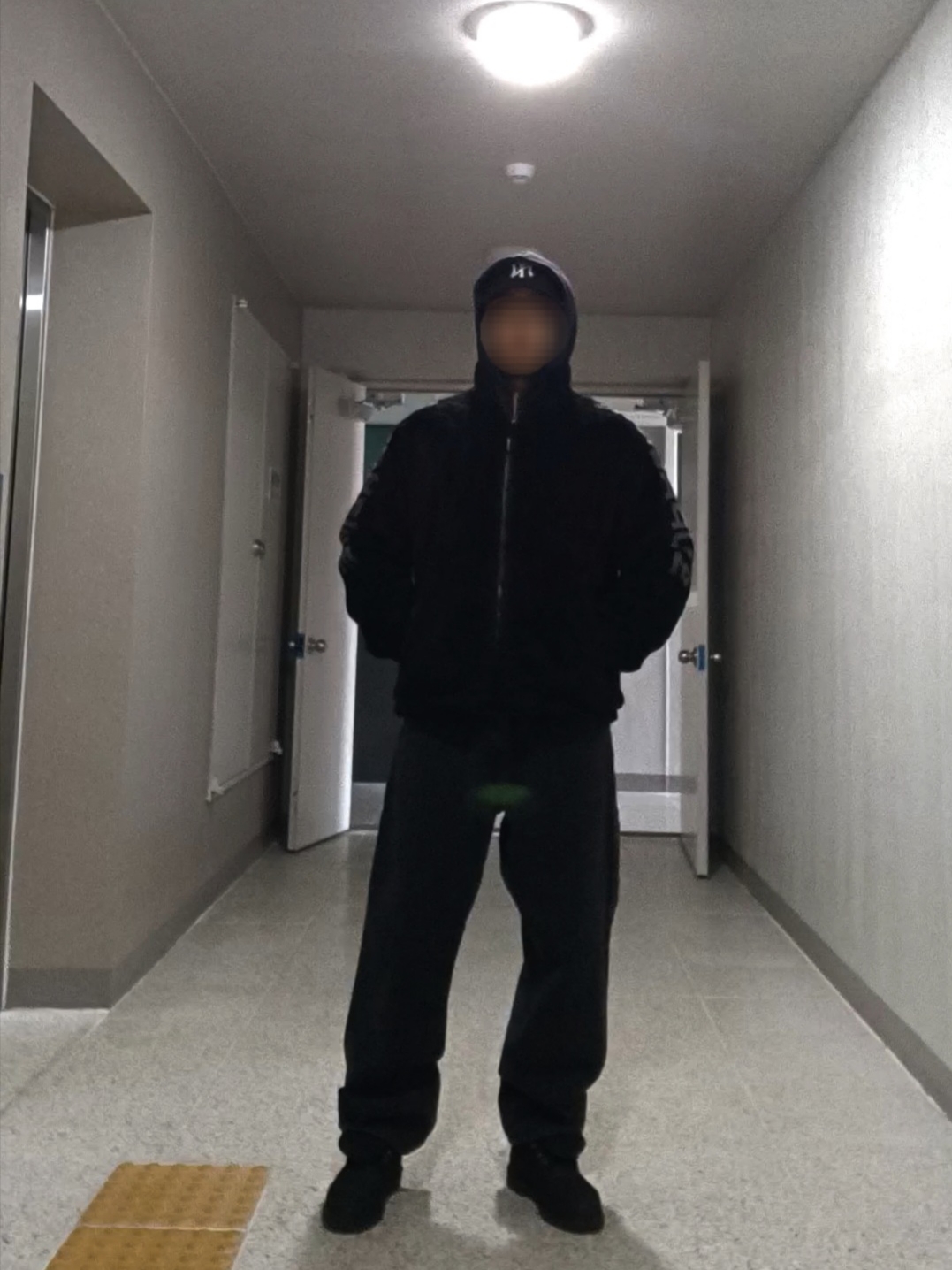 Supreme Shoulder Logo Fleece Jacket Black - 25SS, Carhartt WIP Smith Denim Single Knee Pants Black Stone Washed 착용 스타일