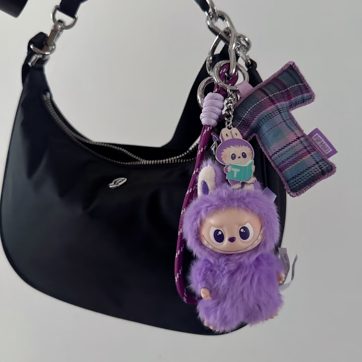Pop Mart Labubu The Monsters Pin For Love Series Vinyl Plush Pendant (N-Z) T (Opened Case) 착용 스타일