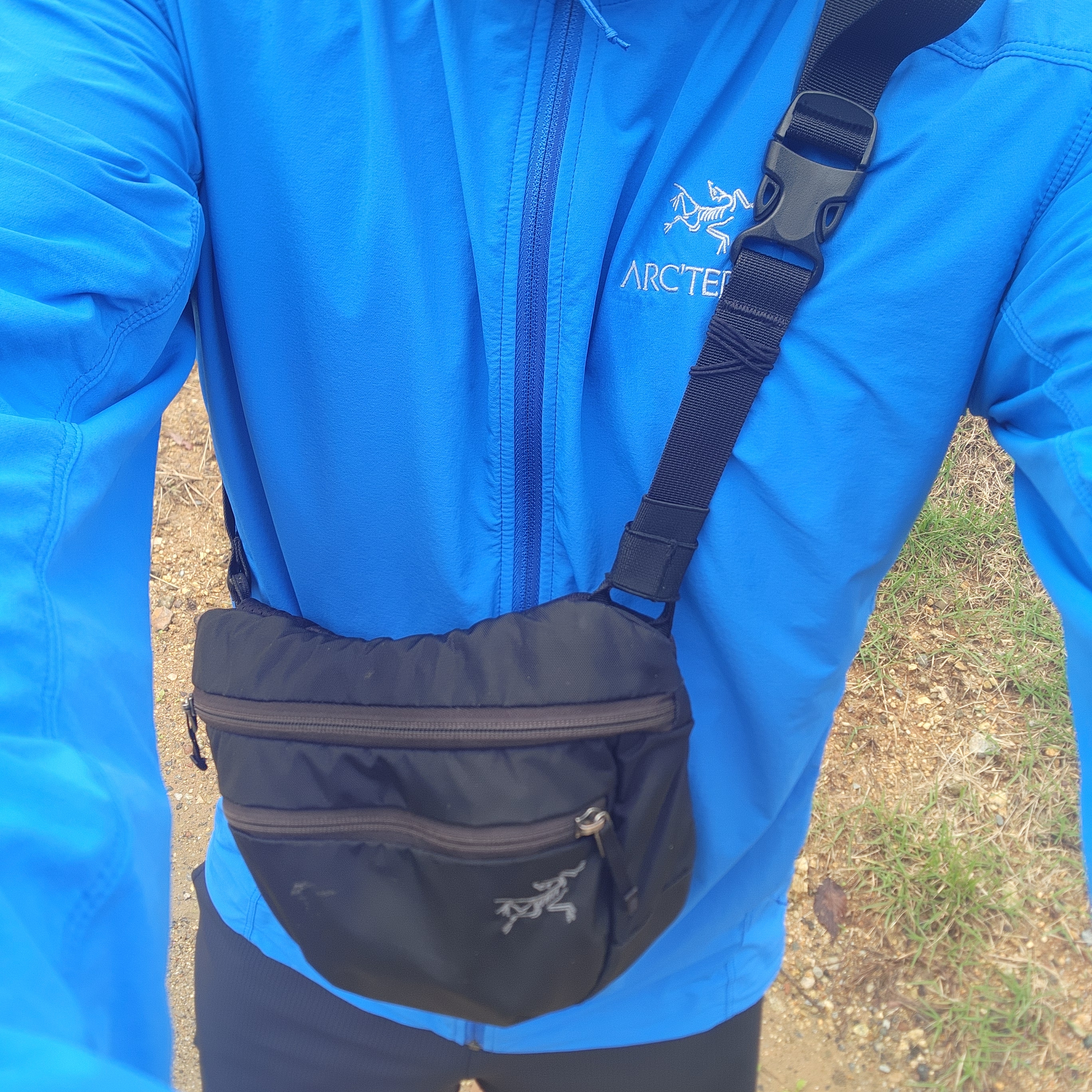 Arc'teryx Gamma SL Hoody Fluidity, Arc'teryx Mantis 2 Waistpack Black 착용 스타일