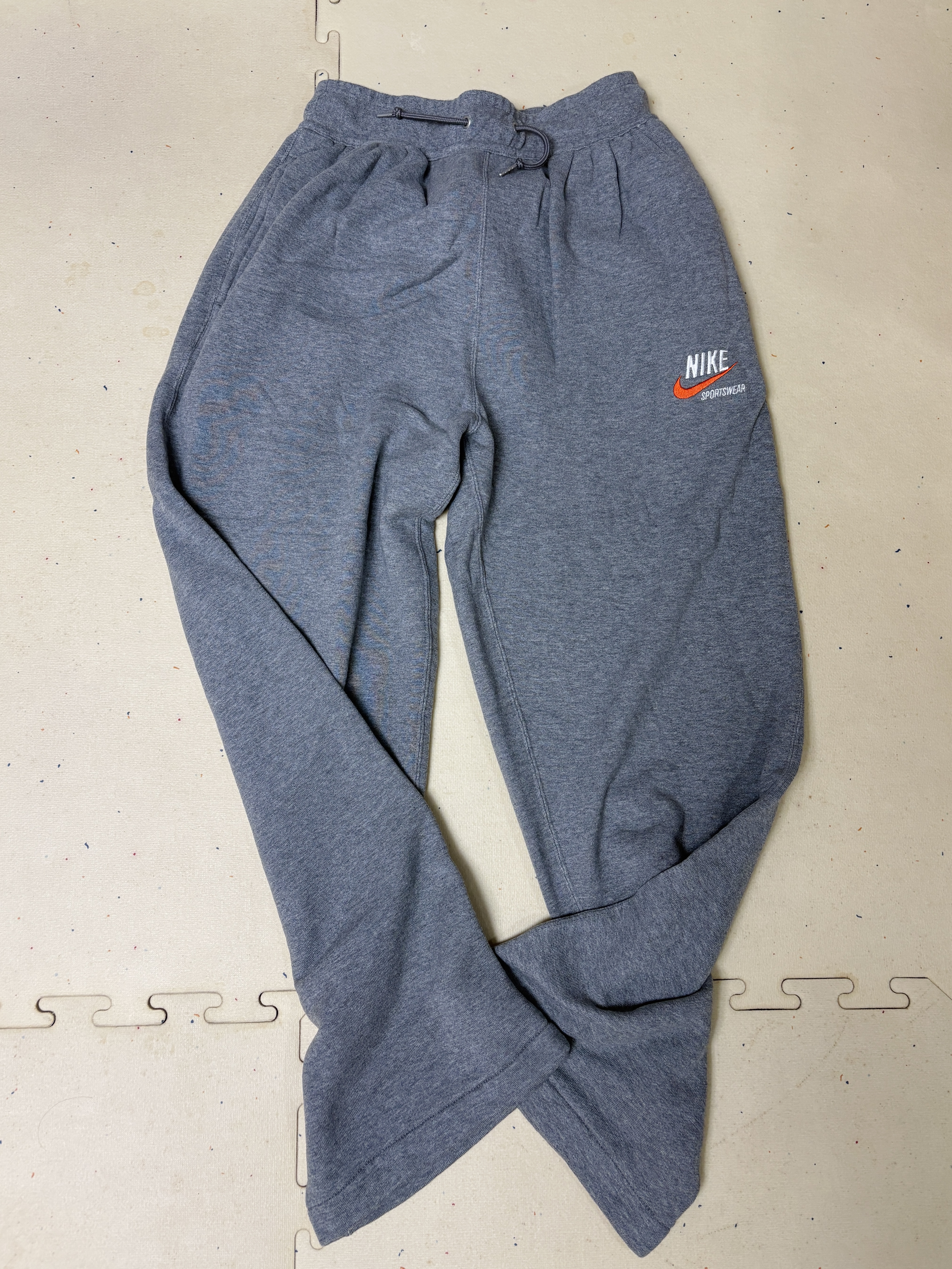 Nike NSW Trends Fleece Pants Carbon Header - Asia 착용 스타일