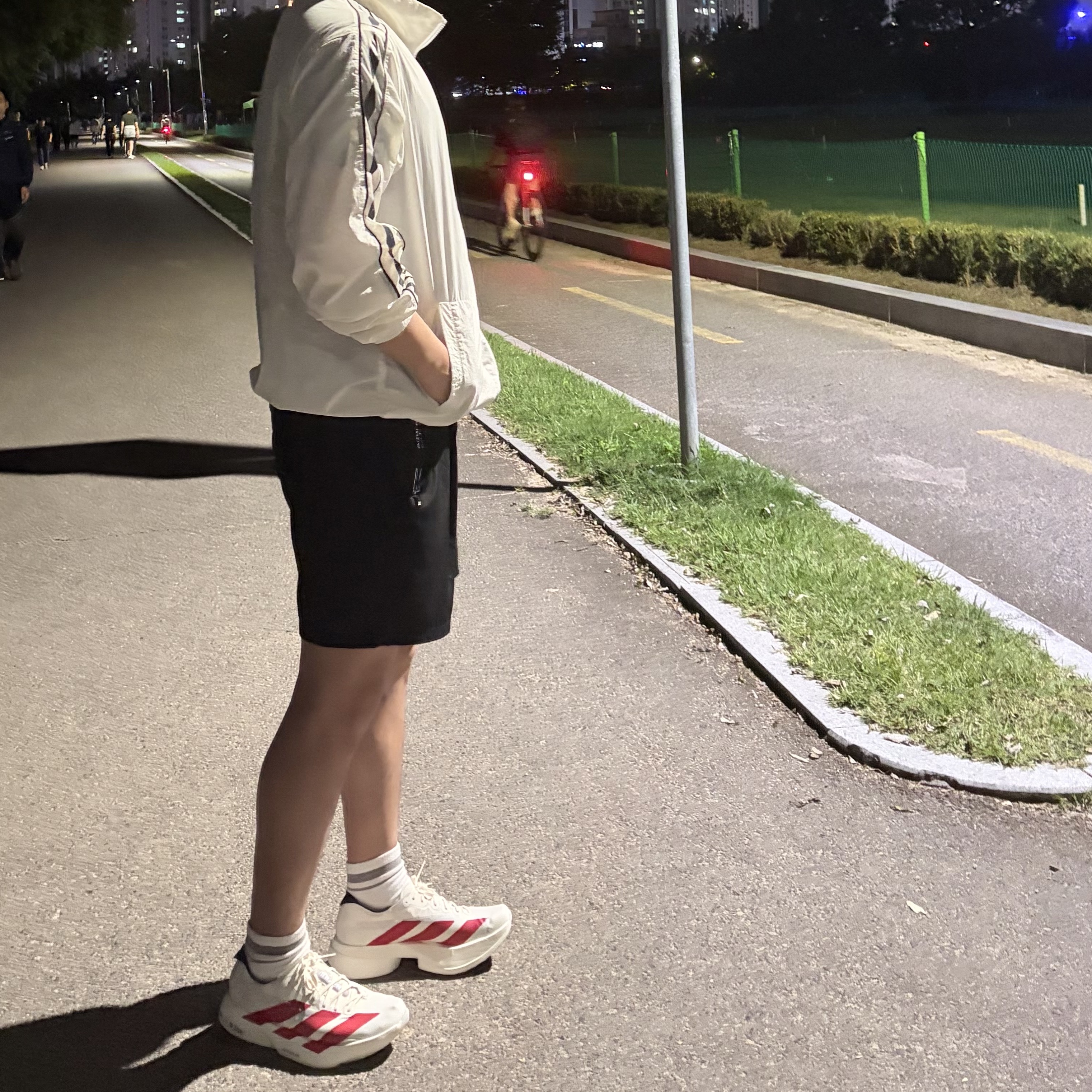Adidas Adizero Adios Pro 4 Off White Better Scarlet 착용 스타일